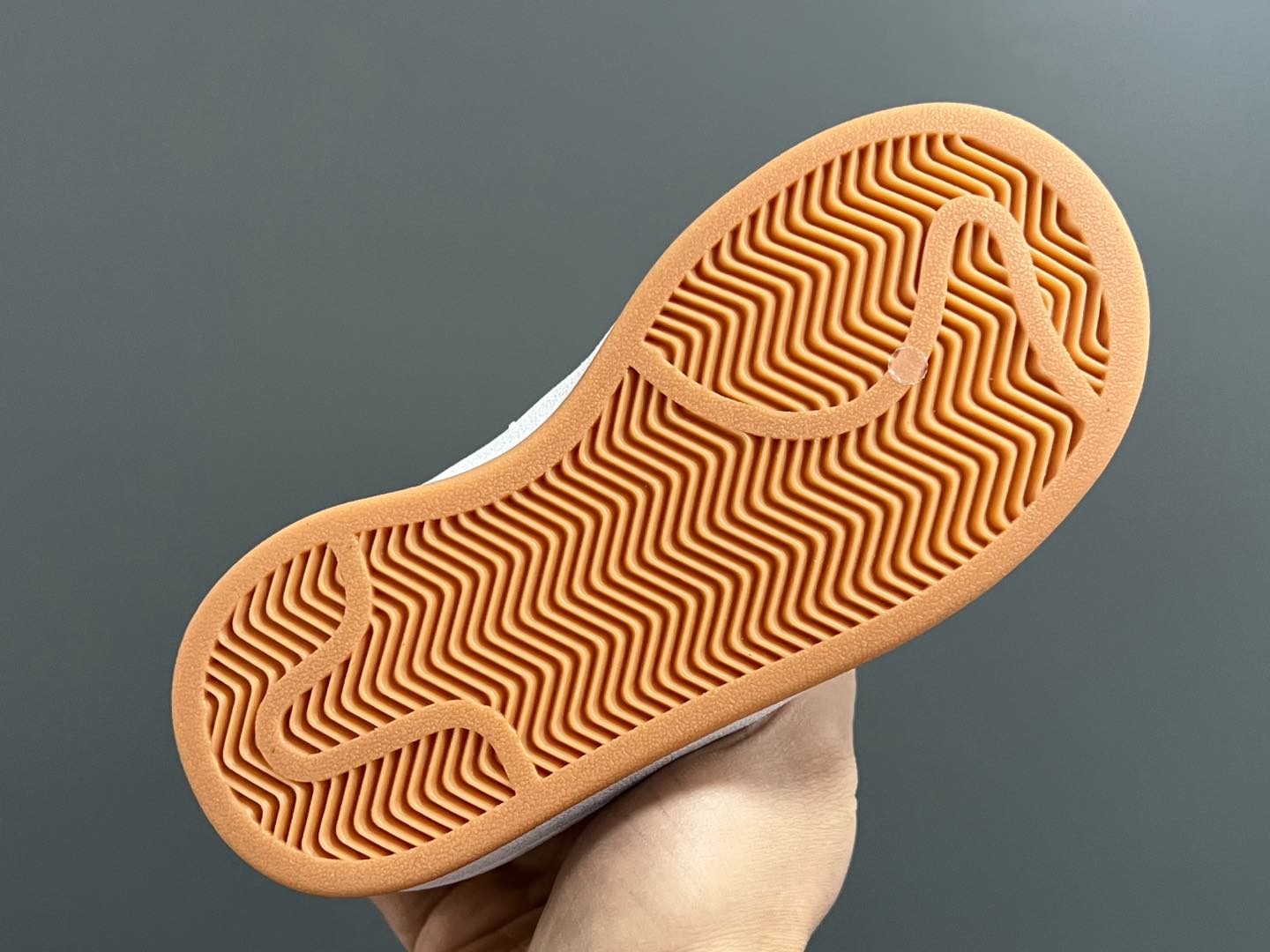 图片[5]-‼️‼️‼️ 原单版A家CAMPU*大小童儿童面包鞋 尺码：22-35码 经典CAMPUS面包鞋🆕 优质反毛皮，质感高级‼️ 大小童区分🆚，匠心打造❤️ 22-27码为魔术贴➕松紧带 28-35码为鞋带扣✔️ 橡胶耐磨防滑大底，脚感超赞👍🏻-选品中心