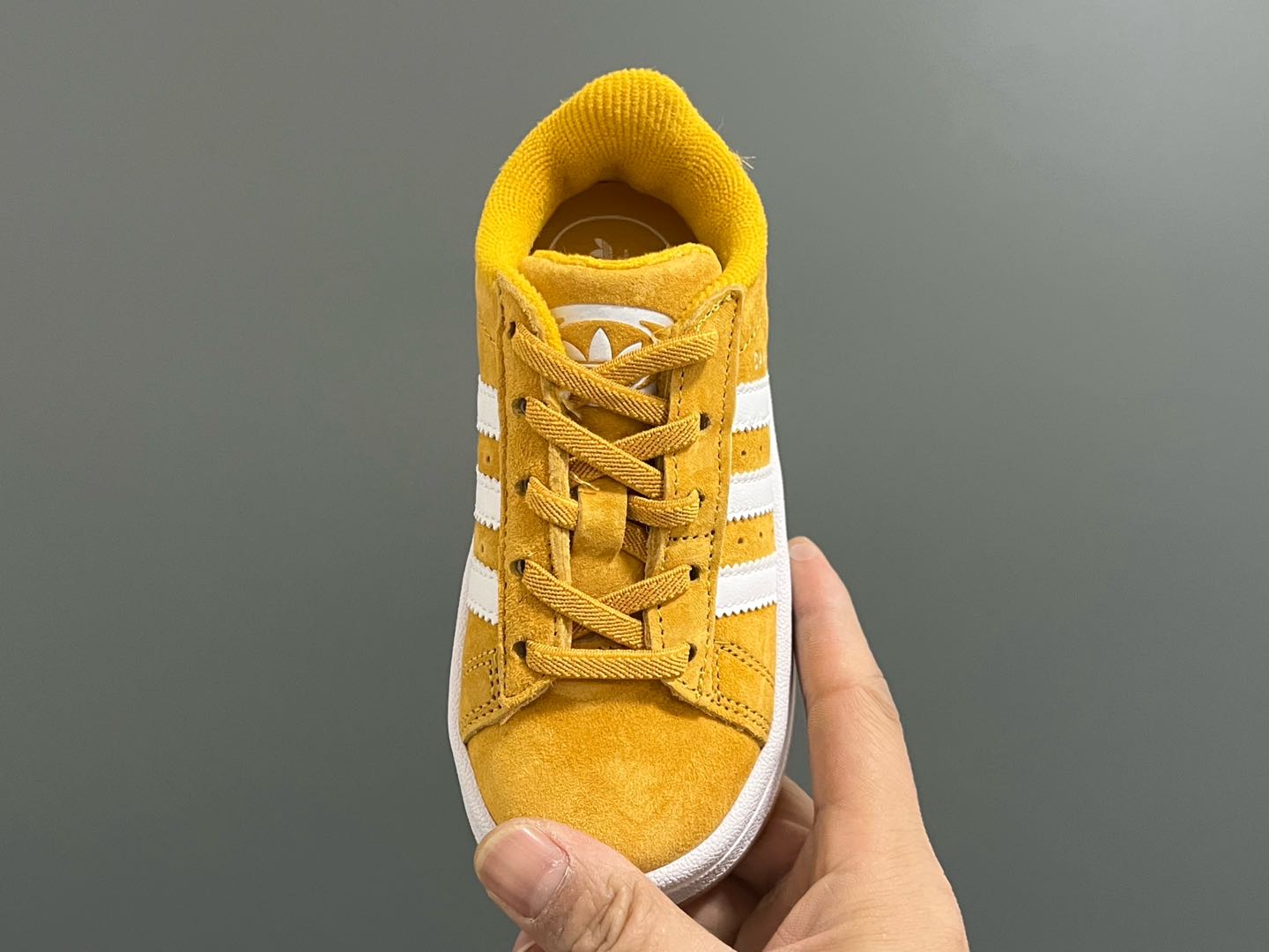 图片[8]-‼️‼️‼️ 原单版A家CAMPU*大小童儿童面包鞋 尺码：22-35码 经典CAMPUS面包鞋🆕 优质反毛皮，质感高级‼️ 大小童区分🆚，匠心打造❤️ 22-27码为魔术贴➕松紧带 28-35码为鞋带扣✔️ 橡胶耐磨防滑大底，脚感超赞👍🏻-选品中心