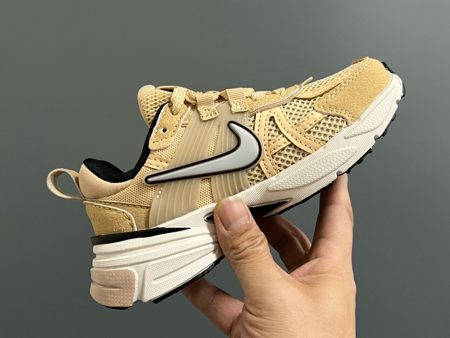 图片[6]-新工厂 NK V2K鞋带扣儿童老爹鞋26-35码 经典V2K老爹款式🆕 优质皮料拼接，质感满满‼️ 橡胶耐磨防滑大底，脚感超赞👍🏻 鞋带扣设计，穿脱超方便✌🏻-选品中心