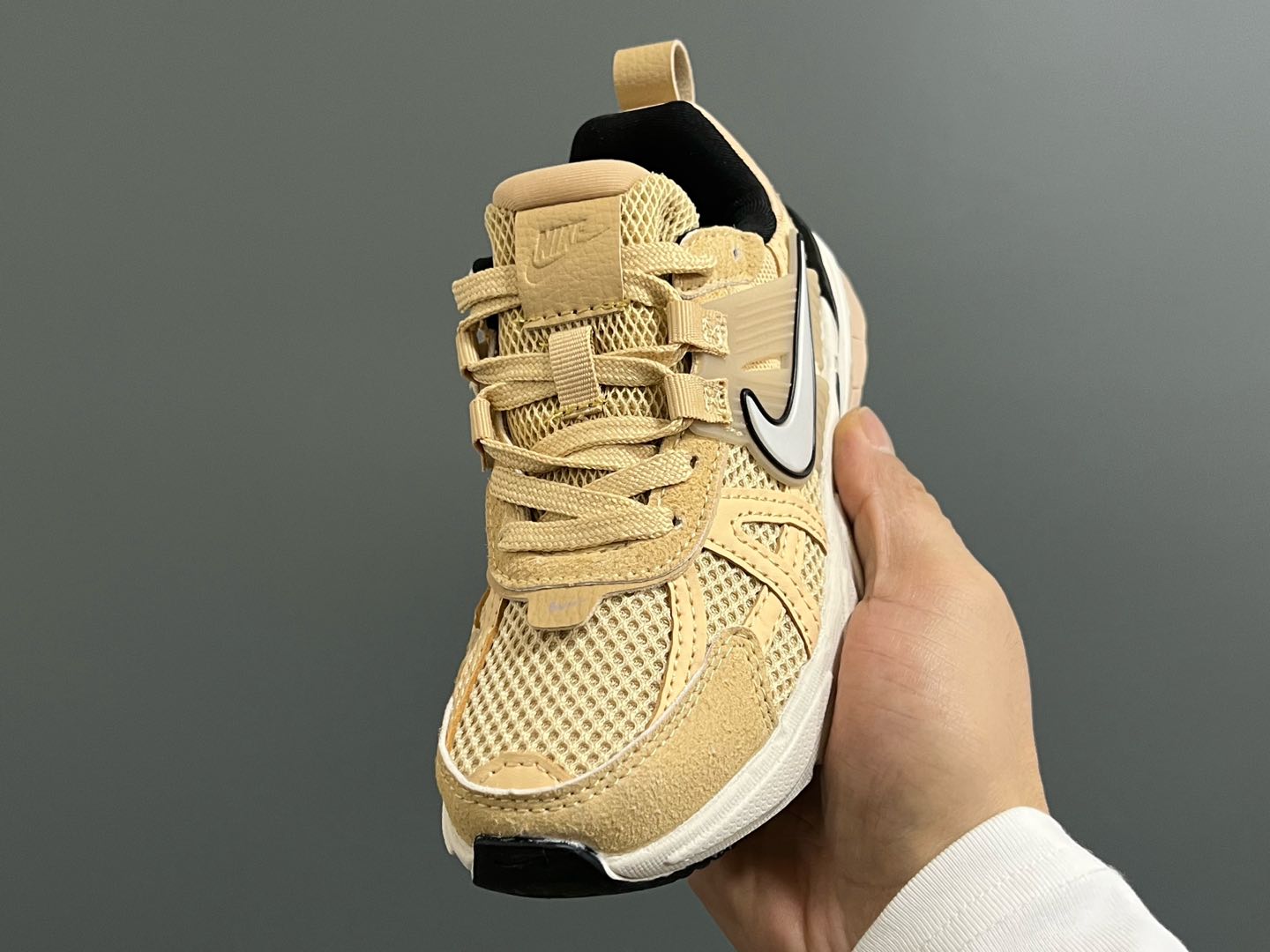 图片[3]-新工厂 NK V2K鞋带扣儿童老爹鞋26-35码 经典V2K老爹款式🆕 优质皮料拼接，质感满满‼️ 橡胶耐磨防滑大底，脚感超赞👍🏻 鞋带扣设计，穿脱超方便✌🏻-选品中心