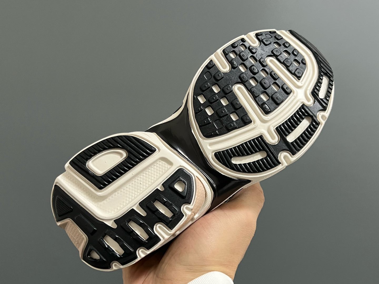 图片[5]-新工厂 NK V2K鞋带扣儿童老爹鞋26-35码 经典V2K老爹款式🆕 优质皮料拼接，质感满满‼️ 橡胶耐磨防滑大底，脚感超赞👍🏻 鞋带扣设计，穿脱超方便✌🏻-选品中心