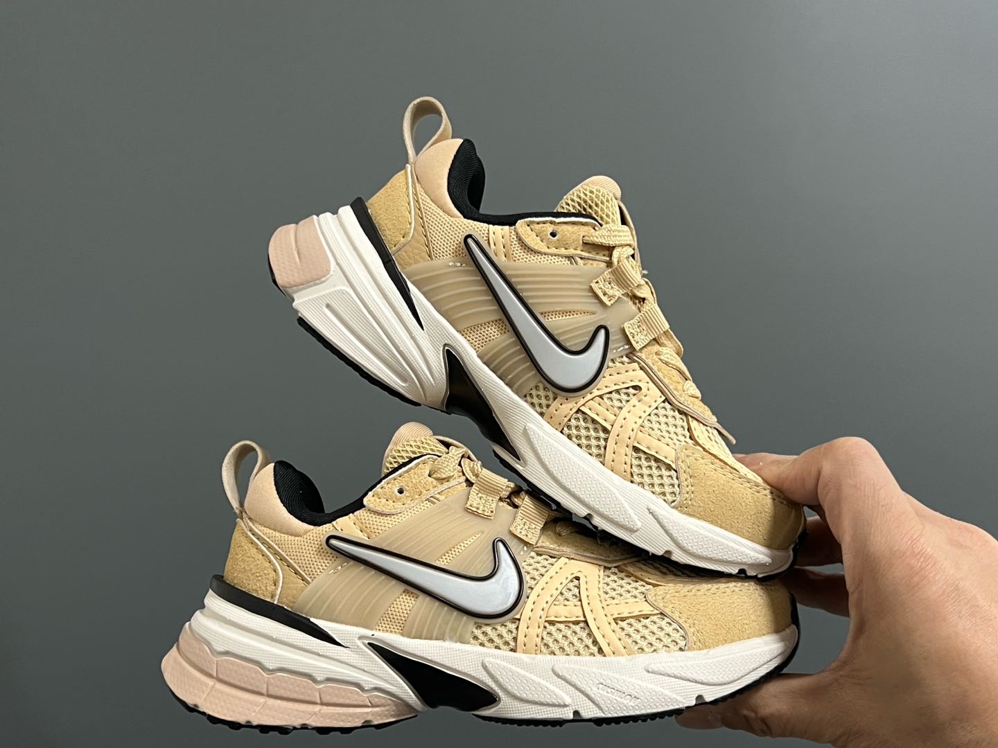 图片[9]-新工厂 NK V2K鞋带扣儿童老爹鞋26-35码 经典V2K老爹款式🆕 优质皮料拼接，质感满满‼️ 橡胶耐磨防滑大底，脚感超赞👍🏻 鞋带扣设计，穿脱超方便✌🏻-选品中心