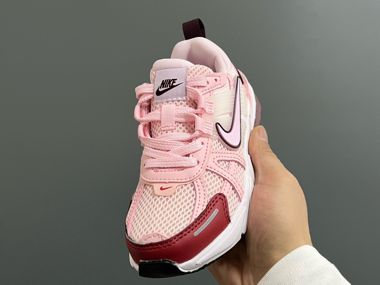 图片[3]-NK 新款V2K鞋带扣儿童老爹鞋 尺码：26-35码 经典V2K老爹款式🆕 上脚超酷🆒 优质皮料拼接，质感满满‼️ 橡胶耐磨防滑大底，脚感超赞👍🏻 鞋带扣设计，穿脱超方便✌🏻-选品中心