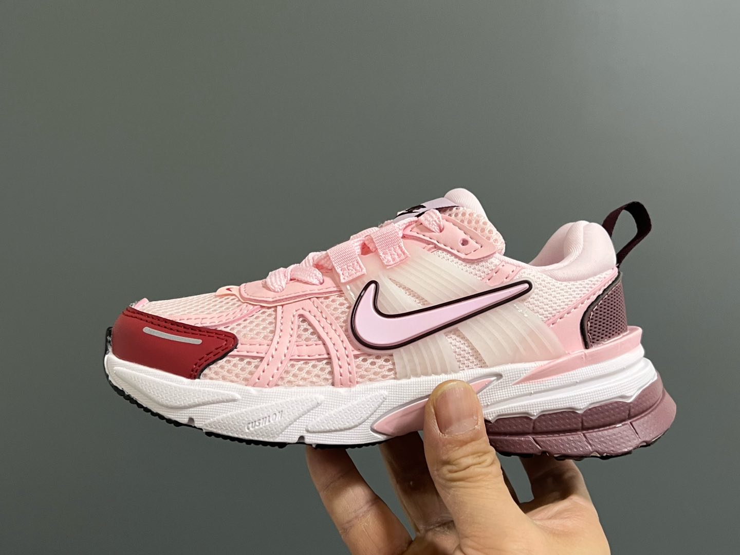 图片[4]-NK 新款V2K鞋带扣儿童老爹鞋 尺码：26-35码 经典V2K老爹款式🆕 上脚超酷🆒 优质皮料拼接，质感满满‼️ 橡胶耐磨防滑大底，脚感超赞👍🏻 鞋带扣设计，穿脱超方便✌🏻-选品中心