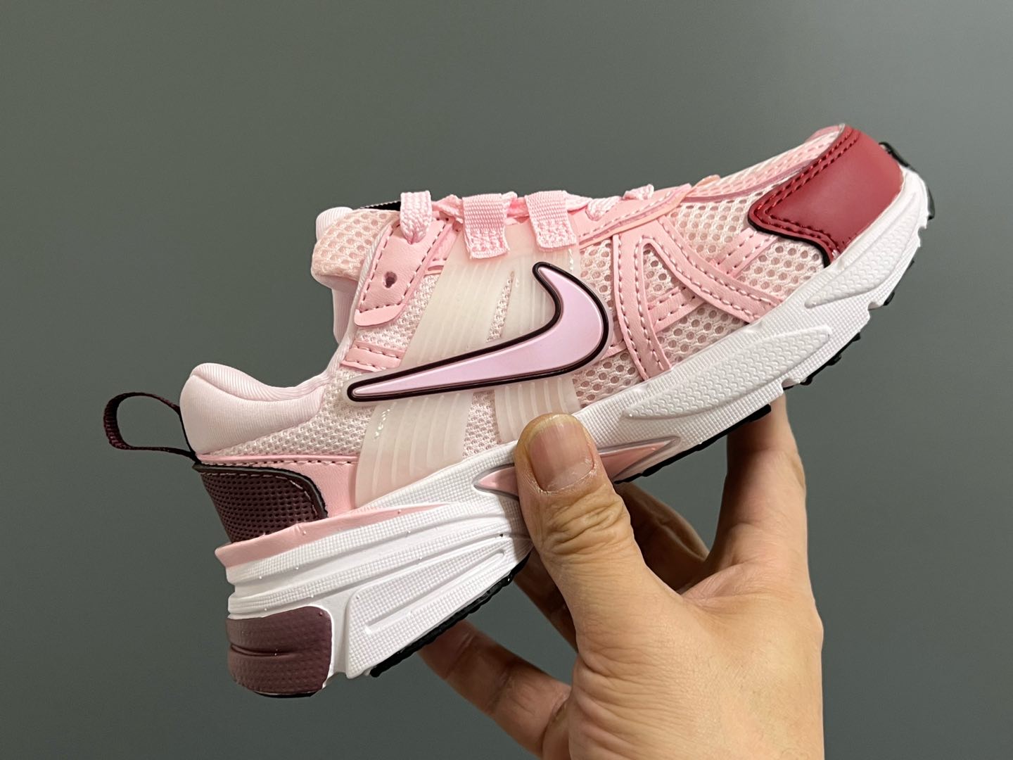 图片[6]-NK 新款V2K鞋带扣儿童老爹鞋 尺码：26-35码 经典V2K老爹款式🆕 上脚超酷🆒 优质皮料拼接，质感满满‼️ 橡胶耐磨防滑大底，脚感超赞👍🏻 鞋带扣设计，穿脱超方便✌🏻-选品中心