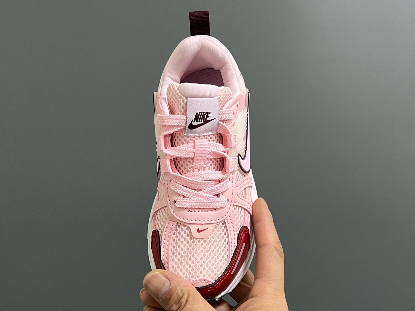 图片[7]-NK 新款V2K鞋带扣儿童老爹鞋 尺码：26-35码 经典V2K老爹款式🆕 上脚超酷🆒 优质皮料拼接，质感满满‼️ 橡胶耐磨防滑大底，脚感超赞👍🏻 鞋带扣设计，穿脱超方便✌🏻-选品中心