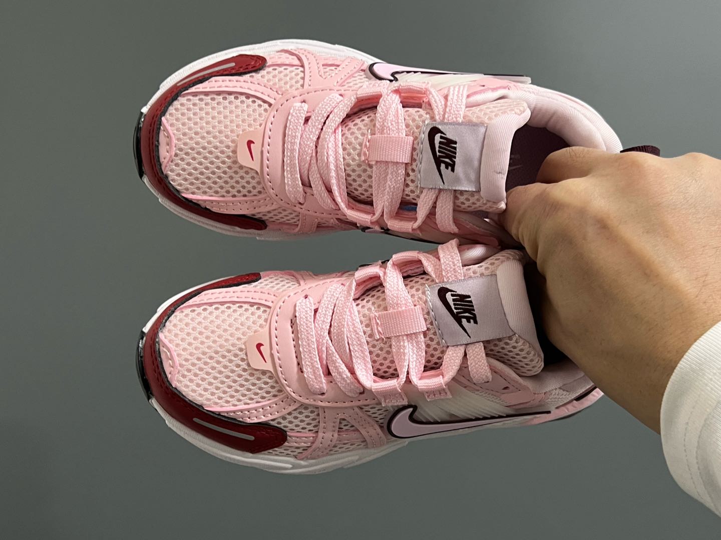 NK 新款V2K鞋带扣儿童老爹鞋 尺码：26-35码 经典V2K老爹款式🆕 上脚超酷🆒 优质皮料拼接，质感满满‼️ 橡胶耐磨防滑大底，脚感超赞👍🏻 鞋带扣设计，穿脱超方便✌🏻-选品中心