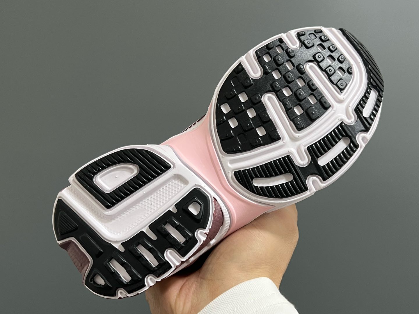 图片[8]-NK 新款V2K鞋带扣儿童老爹鞋 尺码：26-35码 经典V2K老爹款式🆕 上脚超酷🆒 优质皮料拼接，质感满满‼️ 橡胶耐磨防滑大底，脚感超赞👍🏻 鞋带扣设计，穿脱超方便✌🏻-选品中心