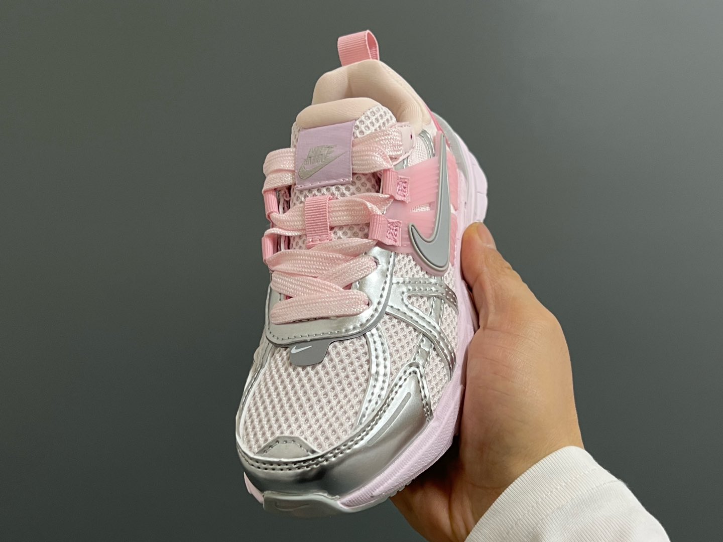 图片[3]-新工厂 NK V2K鞋带扣儿童老爹鞋26-35码 经典V2K老爹款式🆕 优质皮料拼接，质感满满‼️ 橡胶耐磨防滑大底，脚感超赞👍🏻 鞋带扣设计，穿脱超方便✌🏻-选品中心