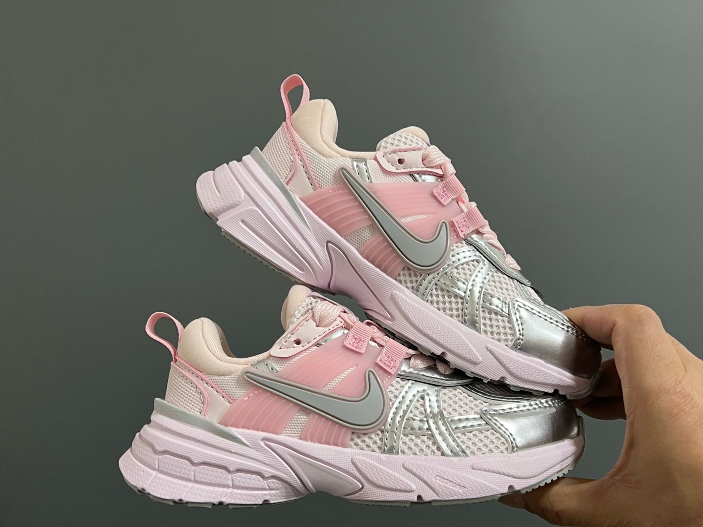 图片[9]-新工厂 NK V2K鞋带扣儿童老爹鞋26-35码 经典V2K老爹款式🆕 优质皮料拼接，质感满满‼️ 橡胶耐磨防滑大底，脚感超赞👍🏻 鞋带扣设计，穿脱超方便✌🏻-选品中心