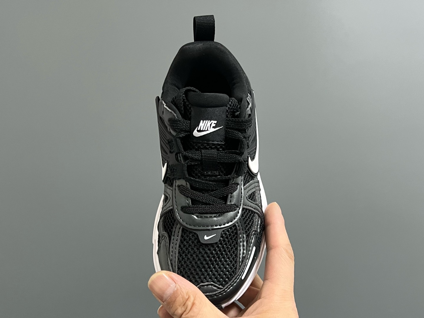 图片[8]-NK 新款V2K鞋带扣儿童老爹鞋 尺码：26-35码 经典V2K老爹款式🆕 上脚超酷🆒 优质皮料拼接，质感满满‼️ 橡胶耐磨防滑大底，脚感超赞👍🏻 鞋带扣设计，穿脱超方便✌🏻-选品中心