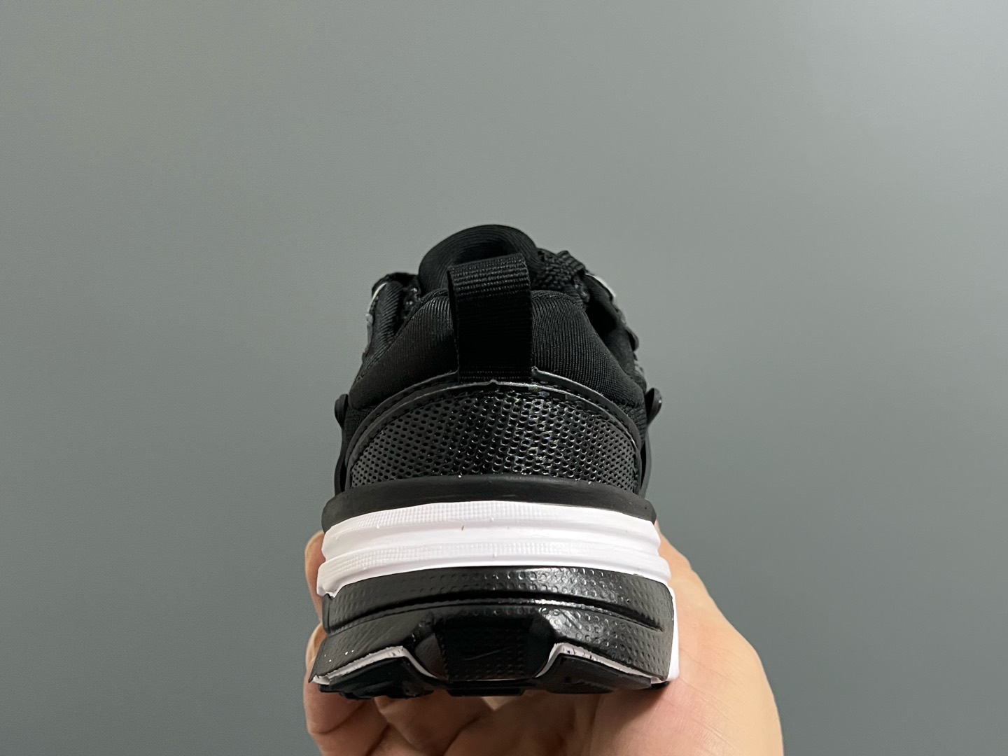 图片[7]-NK 新款V2K鞋带扣儿童老爹鞋 尺码：26-35码 经典V2K老爹款式🆕 上脚超酷🆒 优质皮料拼接，质感满满‼️ 橡胶耐磨防滑大底，脚感超赞👍🏻 鞋带扣设计，穿脱超方便✌🏻-选品中心