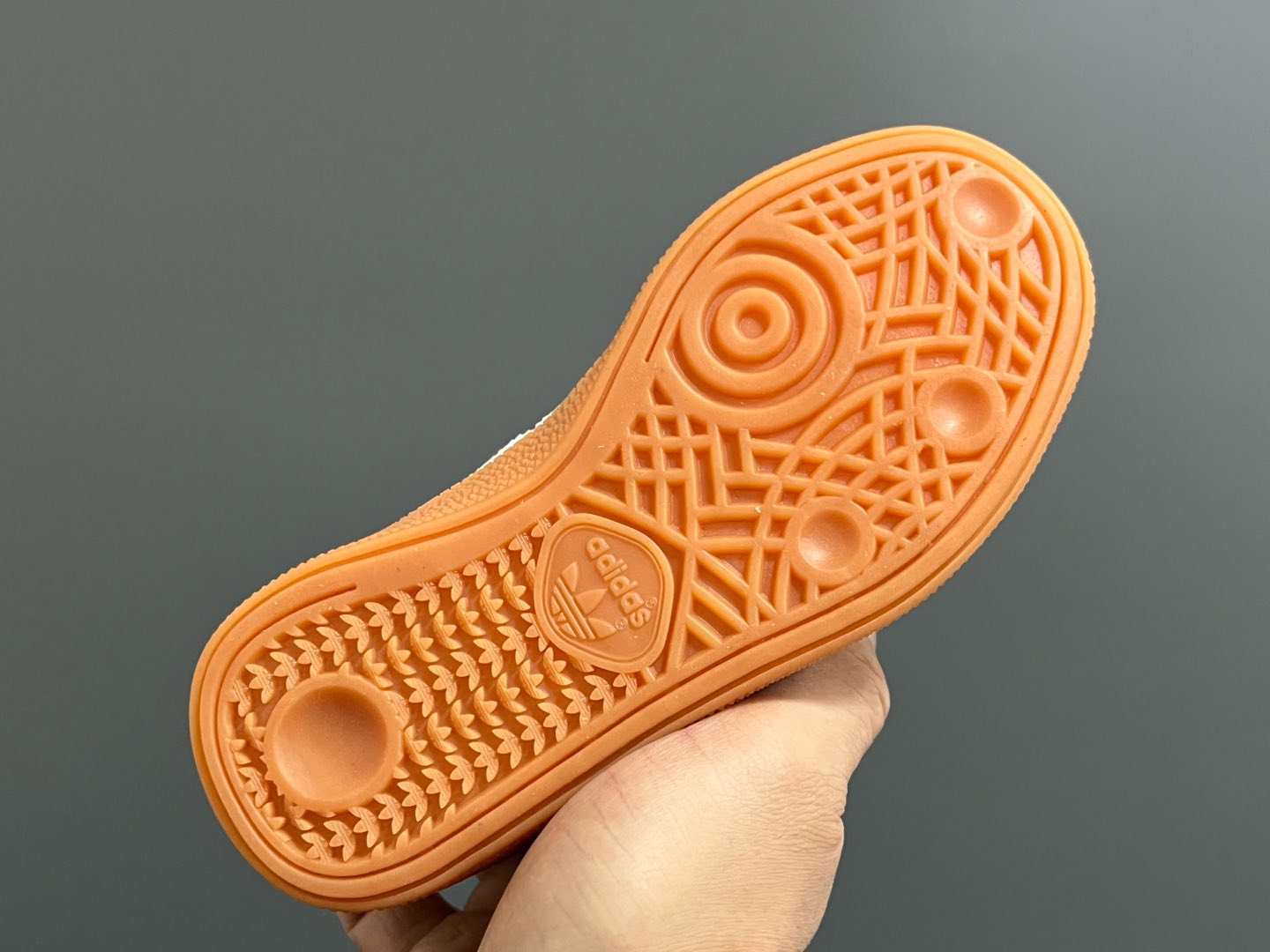 图片[5]-AD德训三代新款handball spezial儿童手球鞋休闲鞋 尺码：24-37码 超百搭的新款德训🆕 优质猪八革面料，质感满分💯 橡胶耐磨防滑大底，脚感超赞👍🏻 额外附赠一对鞋带扣，穿脱更加方便✌🏻-选品中心