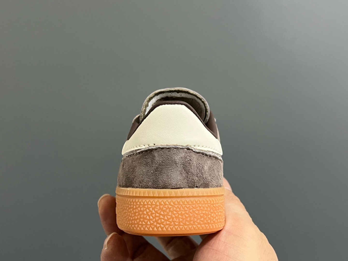 图片[7]-AD德训三代新款handball spezial儿童手球鞋休闲鞋 尺码：24-37码 超百搭的新款德训🆕 优质猪八革面料，质感满分💯 橡胶耐磨防滑大底，脚感超赞👍🏻 额外附赠一对鞋带扣，穿脱更加方便✌🏻-选品中心