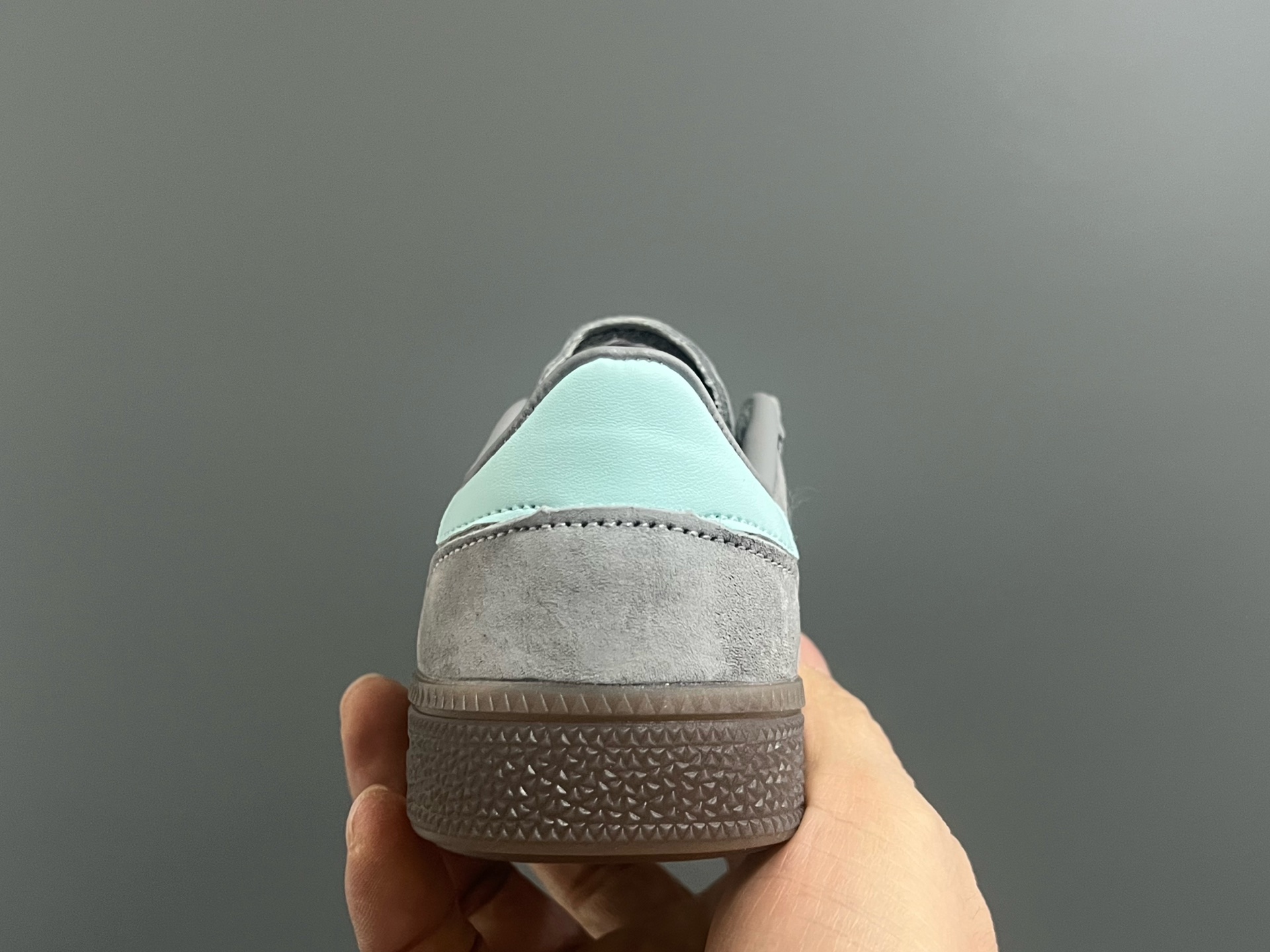 图片[7]-A家新款handball spezial儿童手球鞋休闲鞋 尺码：24-37码 超百搭的新款德训🆕 优质猪八革面料，质感满分💯 橡胶耐磨防滑大底，脚感超赞👍🏻 额外附赠一对鞋带扣，穿脱更加方便✌🏻-选品中心