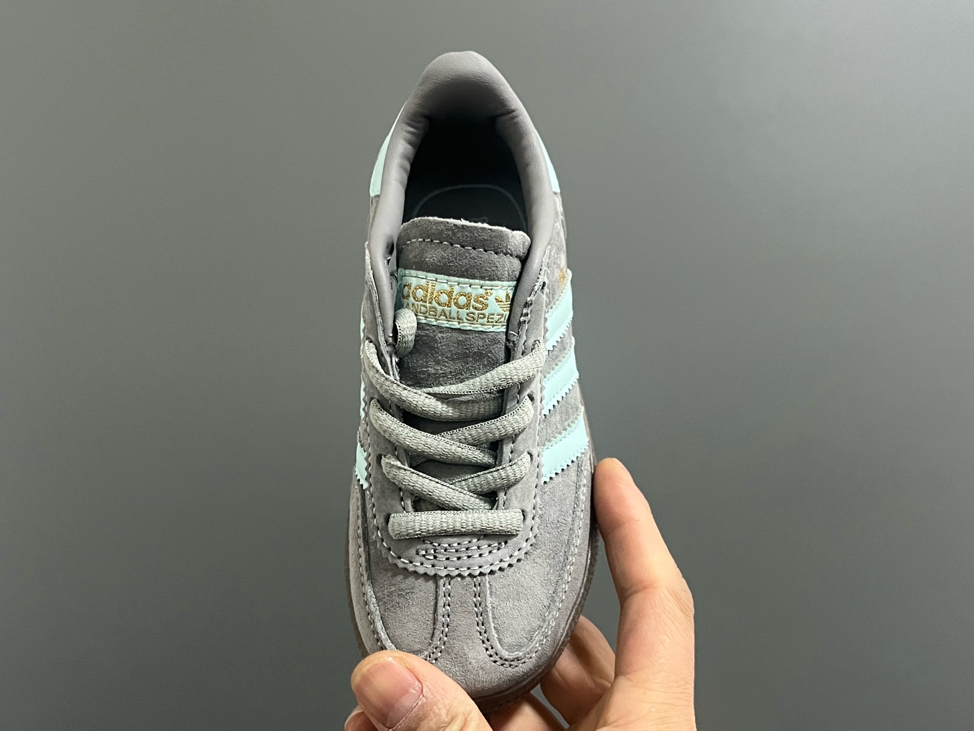 图片[8]-A家新款handball spezial儿童手球鞋休闲鞋 尺码：24-37码 超百搭的新款德训🆕 优质猪八革面料，质感满分💯 橡胶耐磨防滑大底，脚感超赞👍🏻 额外附赠一对鞋带扣，穿脱更加方便✌🏻-选品中心