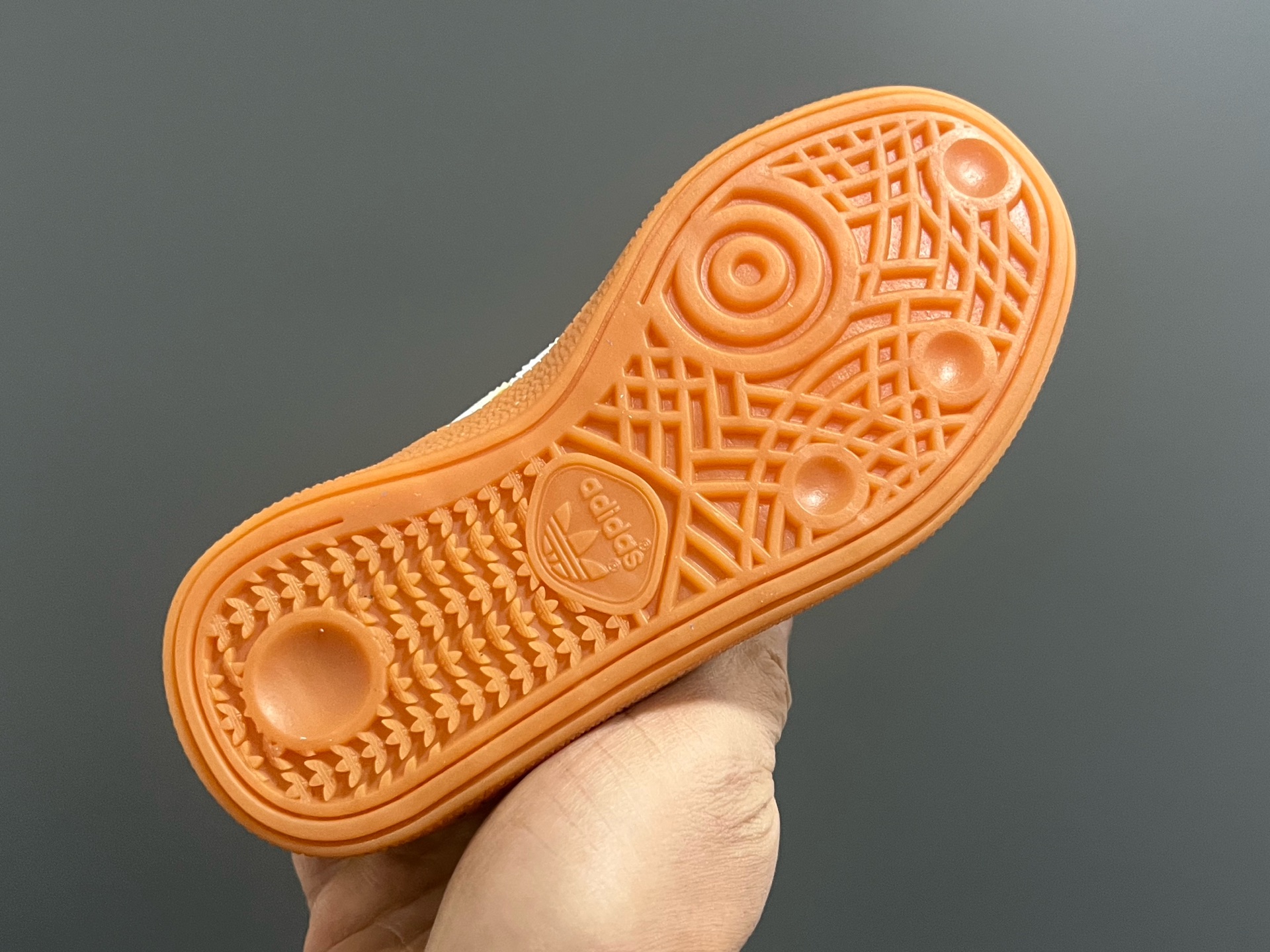 图片[5]-AD德训三代新款handball spezial儿童手球鞋休闲鞋 尺码：24-37码 超百搭的新款德训🆕 优质猪八革面料，质感满分💯 橡胶耐磨防滑大底，脚感超赞👍🏻 额外附赠一对鞋带扣，穿脱更加方便✌🏻-选品中心