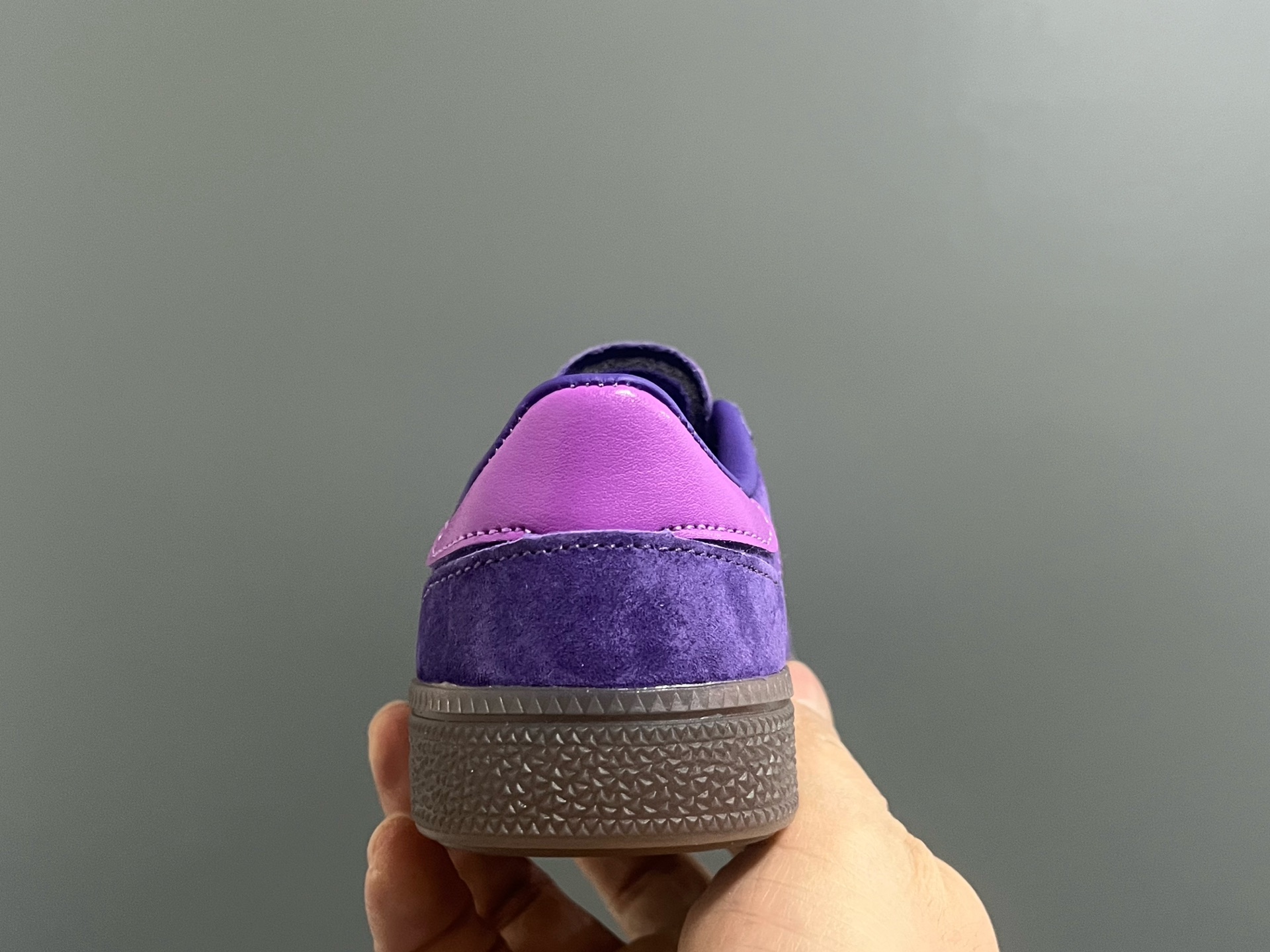 图片[7]-AD德训三代新款handball spezial儿童手球鞋休闲鞋 尺码：24-37码 超百搭的新款德训🆕 优质猪八革面料，质感满分💯 橡胶耐磨防滑大底，脚感超赞👍🏻 额外附赠一对鞋带扣，穿脱更加方便✌🏻-选品中心