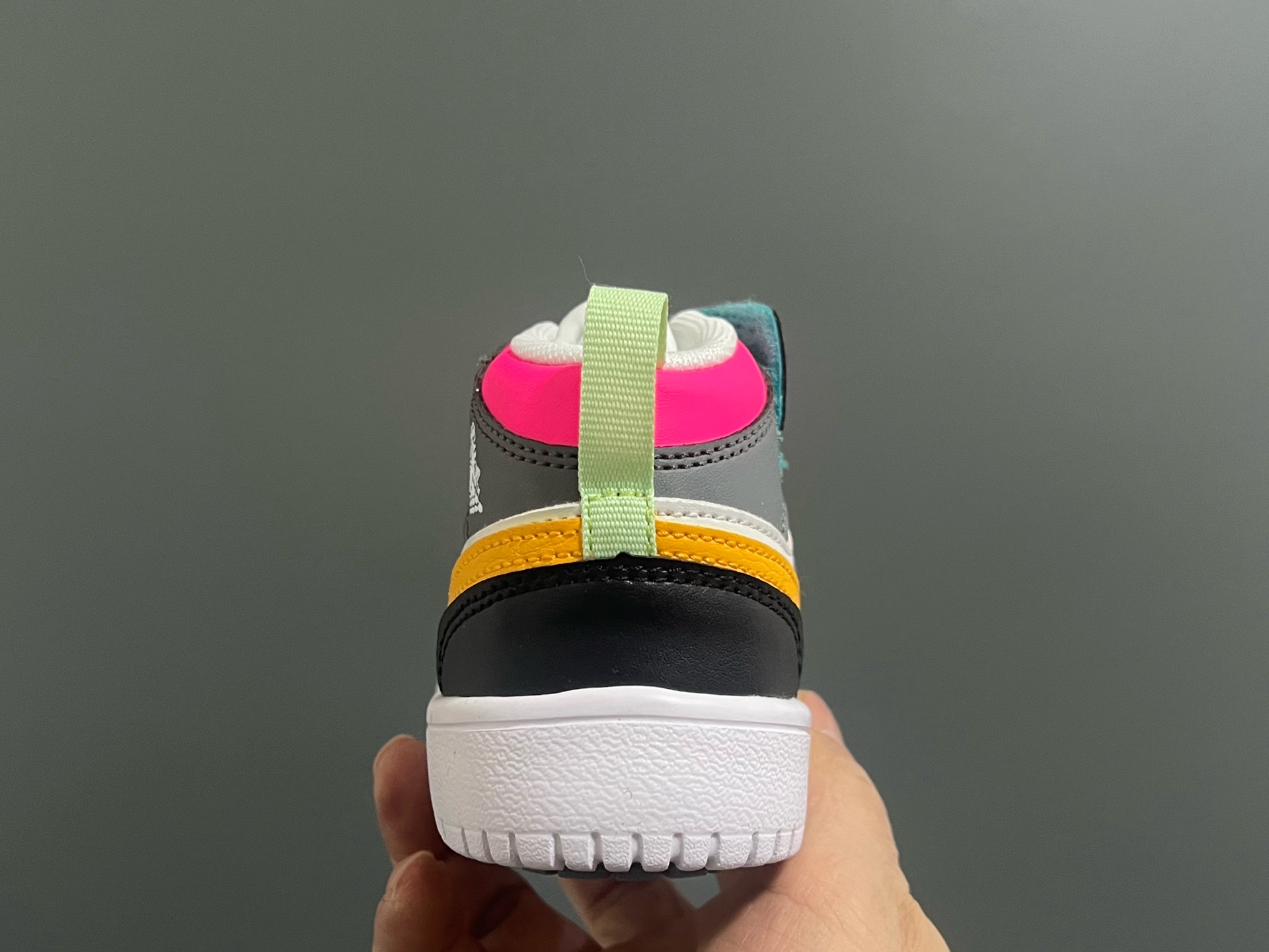 图片[6]-乔一新配色中帮魔术贴松紧带儿童运动鞋 尺码：24-37码 经典乔一中帮🆕 新配色超百搭🆒 优质皮料拼接，质感满分💯 魔术贴➕松紧带设计，穿脱方便✌🏻-选品中心