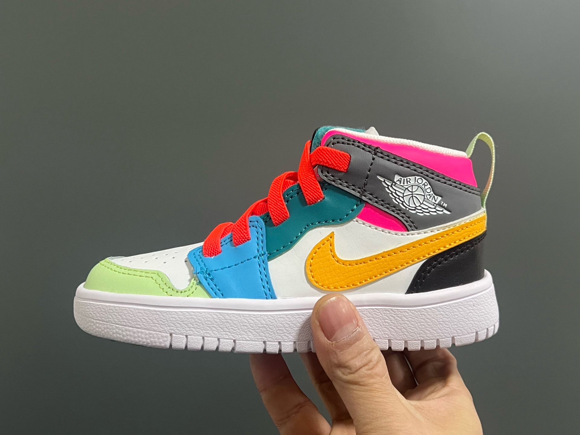 图片[4]-乔一新配色中帮魔术贴松紧带儿童运动鞋 尺码：24-37码 经典乔一中帮🆕 新配色超百搭🆒 优质皮料拼接，质感满分💯 魔术贴➕松紧带设计，穿脱方便✌🏻-选品中心