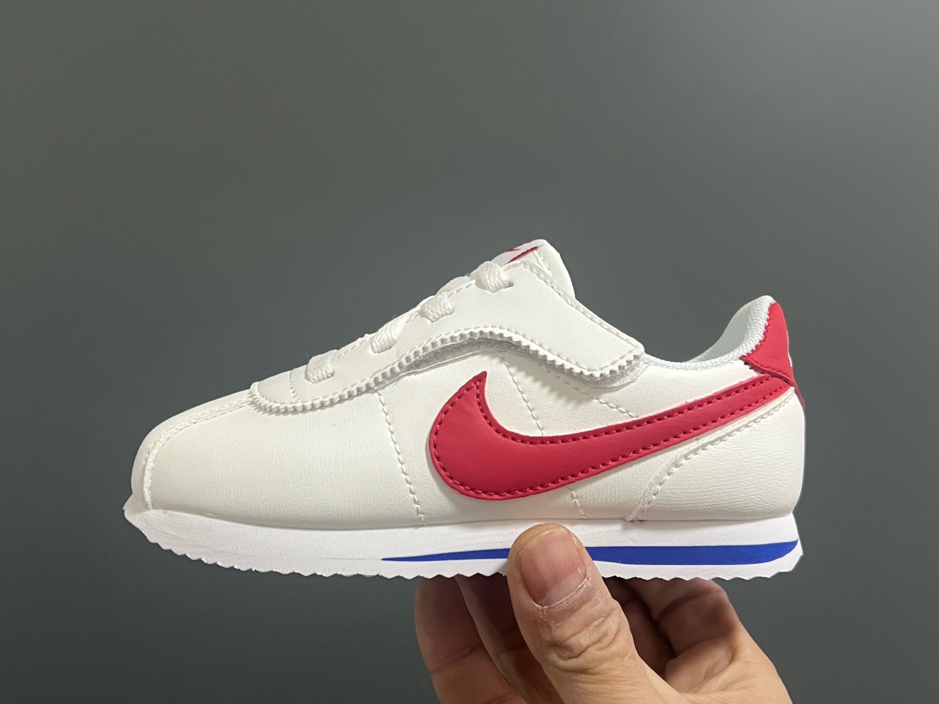 图片[4]-阿甘经典魔术贴大小童儿童运动鞋 尺码：22-37码 经典阿甘子弹头系列🆕 优质皮料，质感满满💯 大小童匠心打造❤️ 魔术贴设计，穿脱超方便✌🏻-选品中心