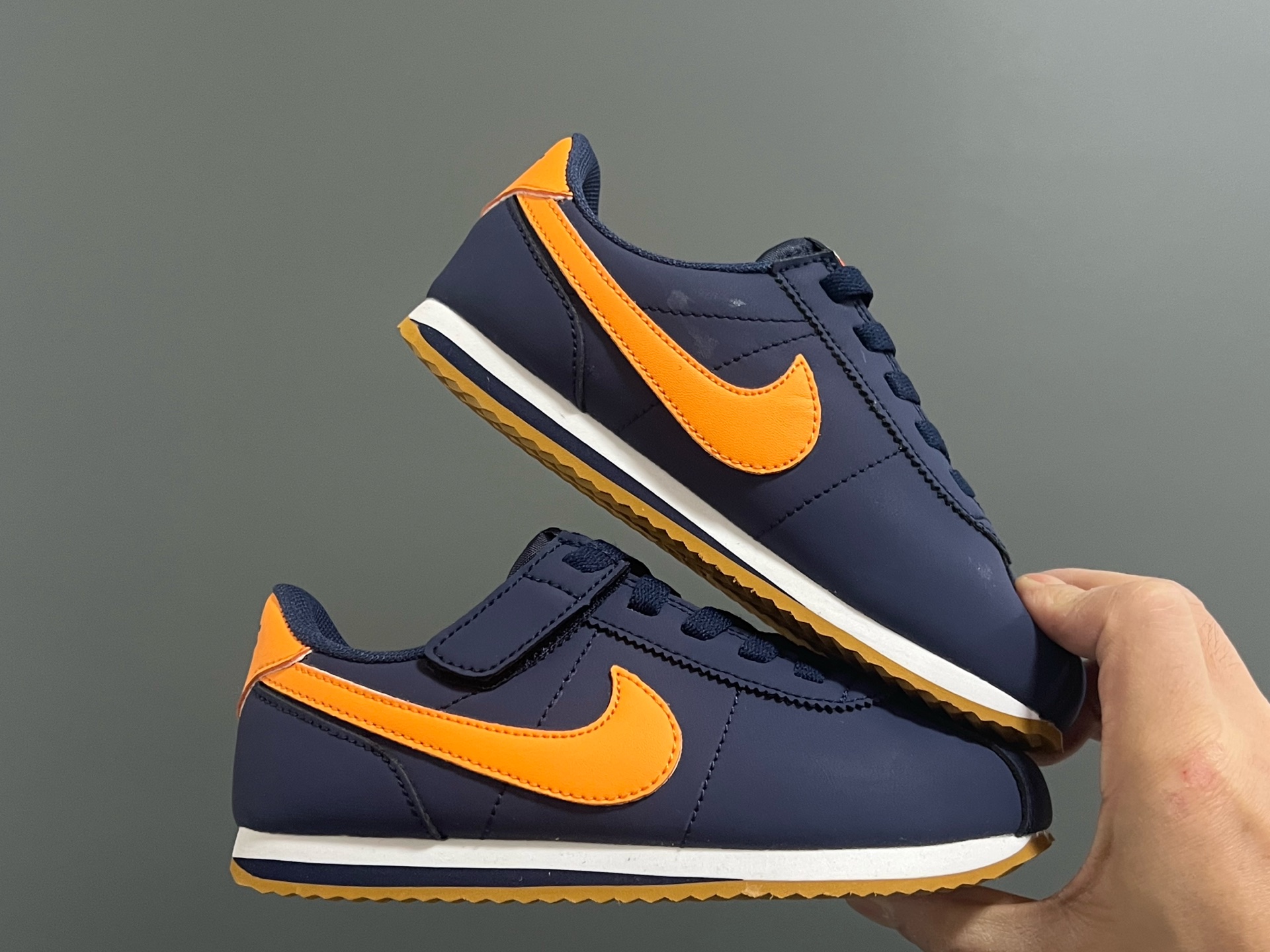 图片[9]-阿甘经典魔术贴大小童儿童运动鞋 尺码：22-37码 经典阿甘子弹头系列🆕 优质皮料，质感满满💯 大小童匠心打造❤️ 魔术贴设计，穿脱超方便✌🏻-选品中心