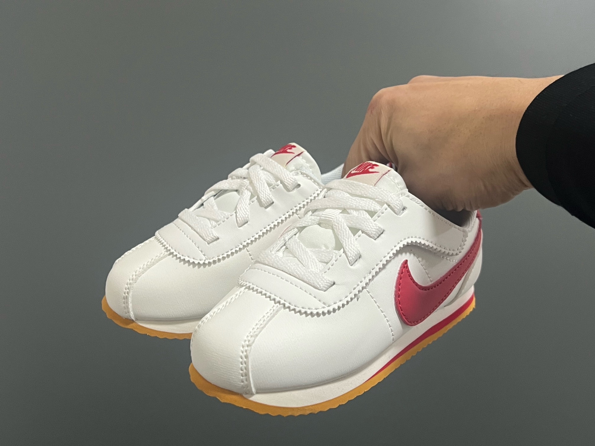 图片[2]-阿甘经典魔术贴大小童儿童运动鞋 尺码：22-37码 经典阿甘子弹头系列🆕 优质皮料，质感满满💯 大小童匠心打造❤️ 魔术贴设计，穿脱超方便✌🏻-选品中心