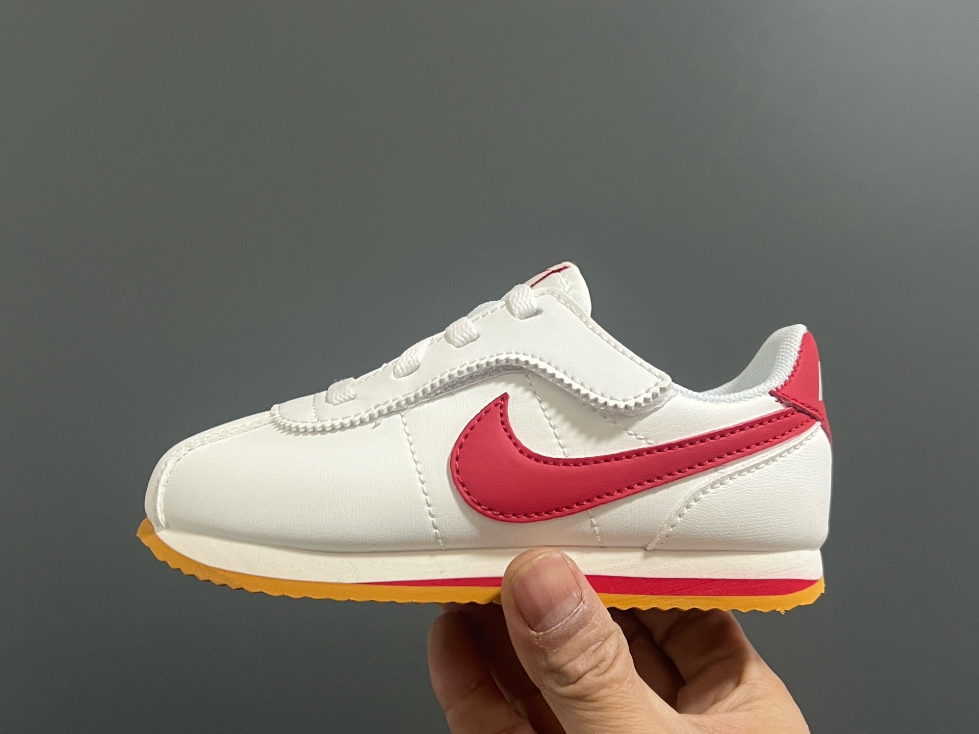 图片[4]-阿甘经典魔术贴大小童儿童运动鞋 尺码：22-37码 经典阿甘子弹头系列🆕 优质皮料，质感满满💯 大小童匠心打造❤️ 魔术贴设计，穿脱超方便✌🏻-选品中心