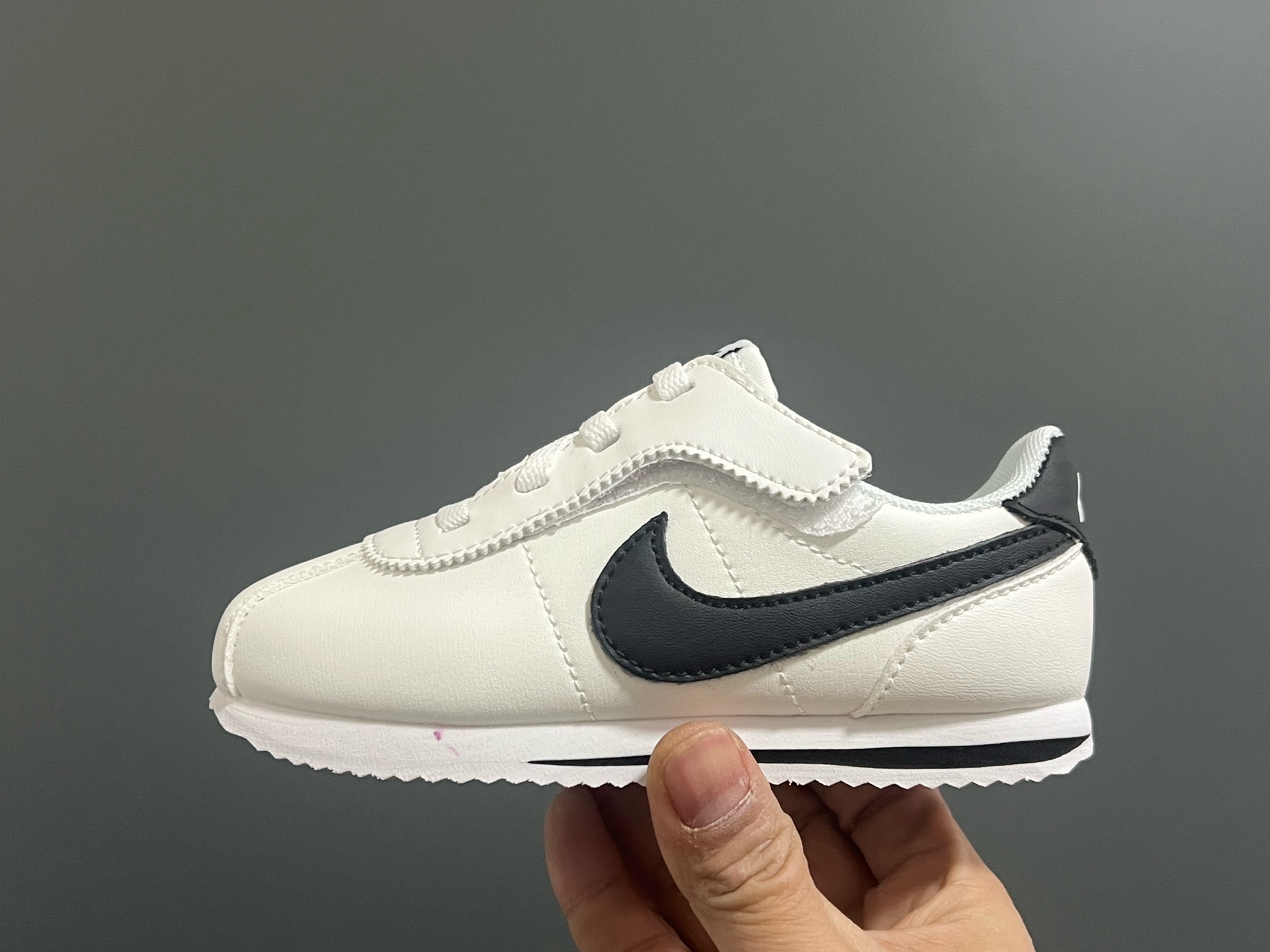 图片[4]-阿甘经典魔术贴大小童儿童运动鞋 尺码：22-37码 经典阿甘子弹头系列🆕 优质皮料，质感满满💯 大小童匠心打造❤️ 魔术贴设计，穿脱超方便✌🏻-选品中心