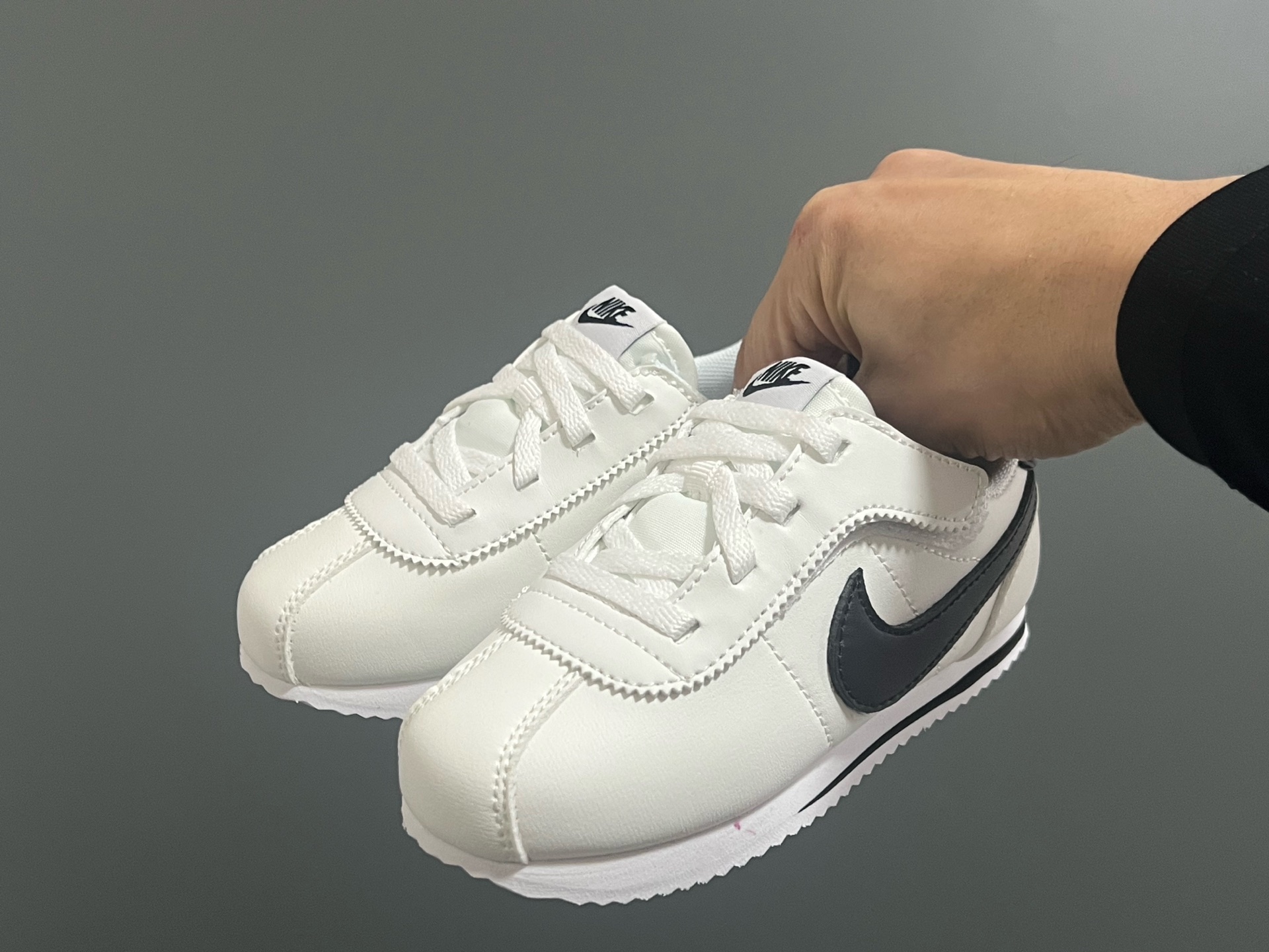 图片[2]-阿甘经典魔术贴大小童儿童运动鞋 尺码：22-37码 经典阿甘子弹头系列🆕 优质皮料，质感满满💯 大小童匠心打造❤️ 魔术贴设计，穿脱超方便✌🏻-选品中心