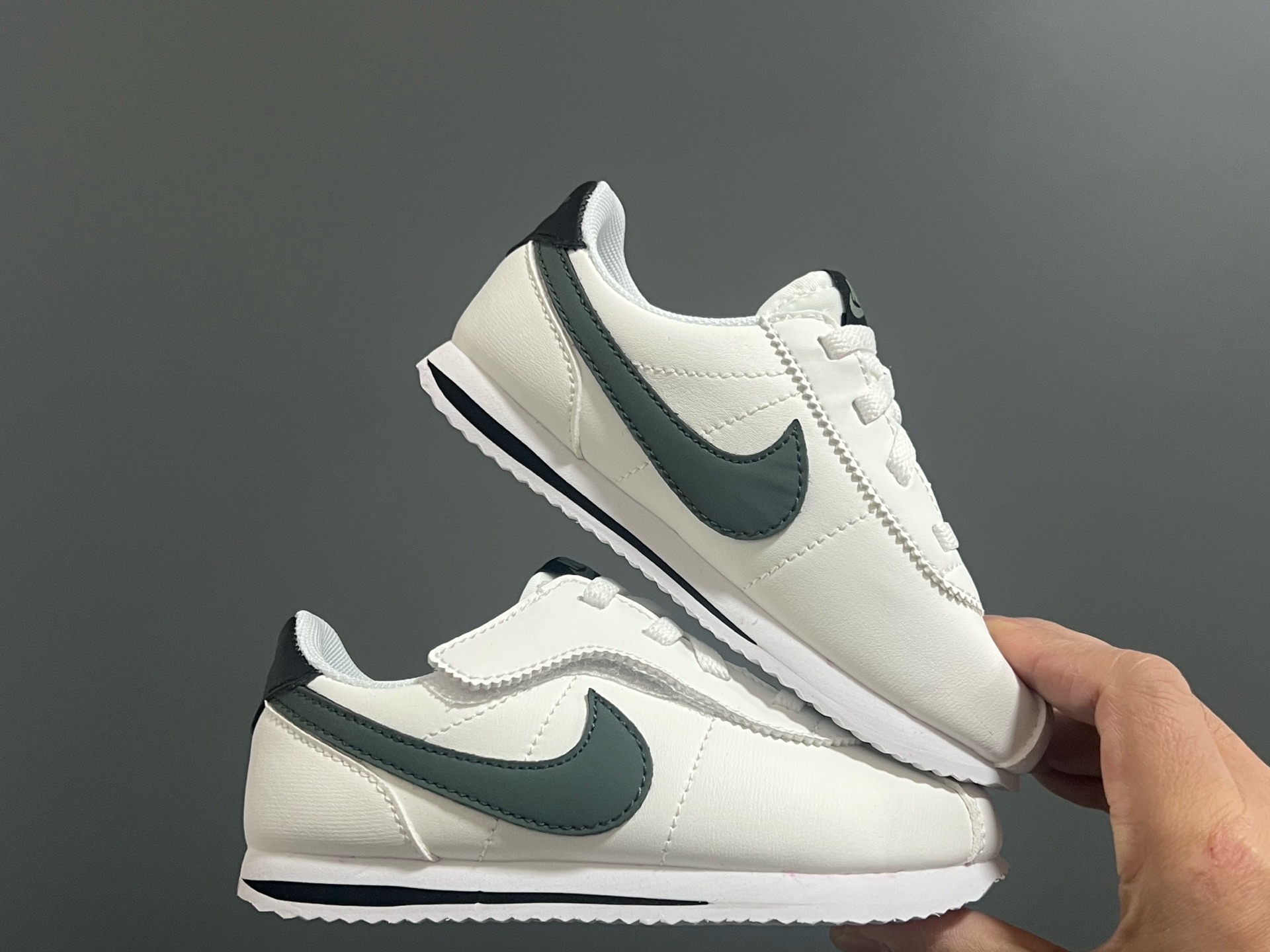 图片[9]-新款阿甘松紧带魔术贴大小童儿童运动鞋22-37码 优质皮料，质感满满💯 大小童匠心打造❤️ 魔术贴设计，穿脱超方便✌🏻-选品中心