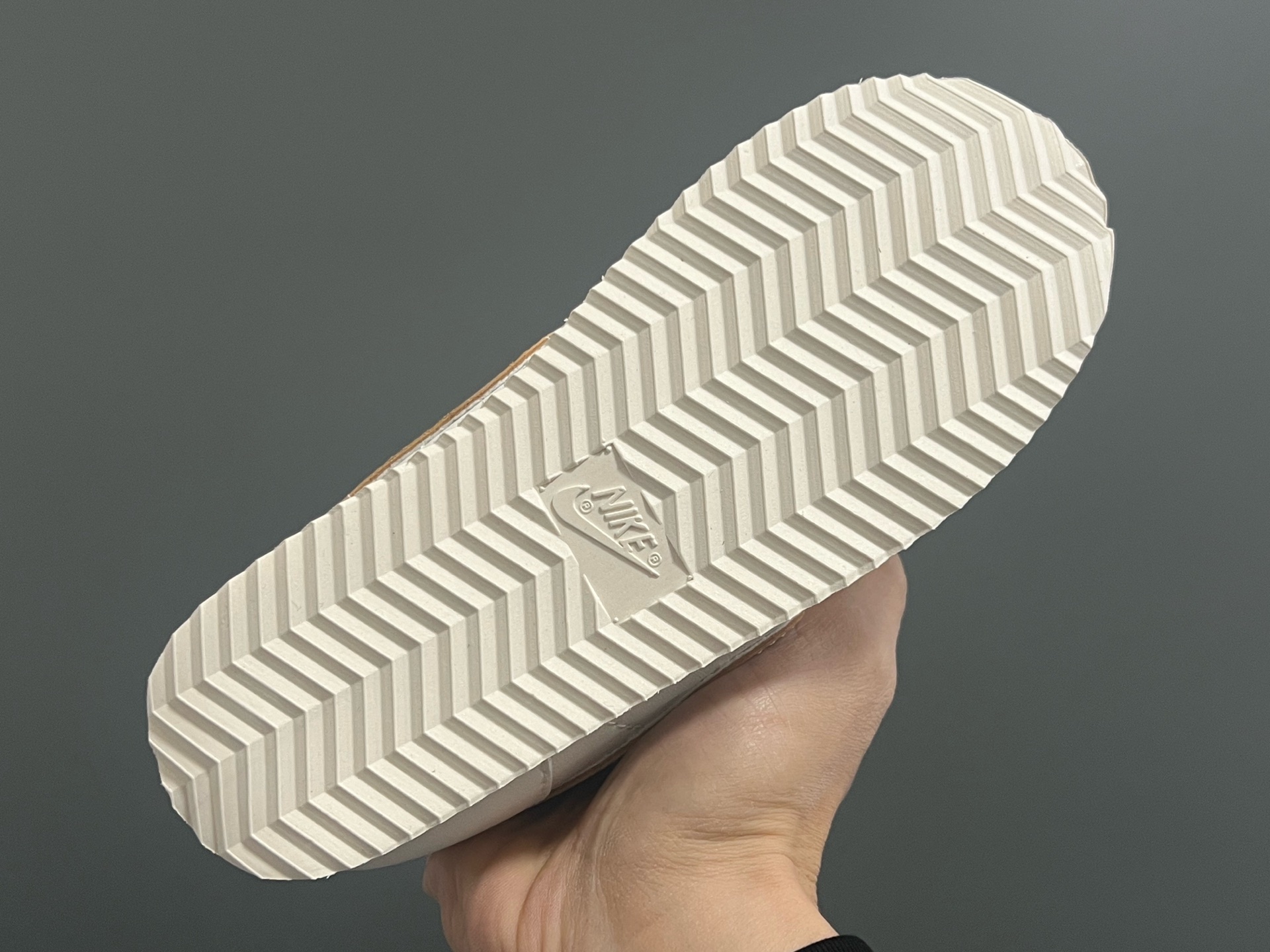 图片[5]-阿甘经典魔术贴大小童儿童运动鞋 尺码：22-37码 经典阿甘子弹头系列🆕 优质皮料，质感满满💯 大小童匠心打造❤️ 魔术贴设计，穿脱超方便✌🏻-选品中心