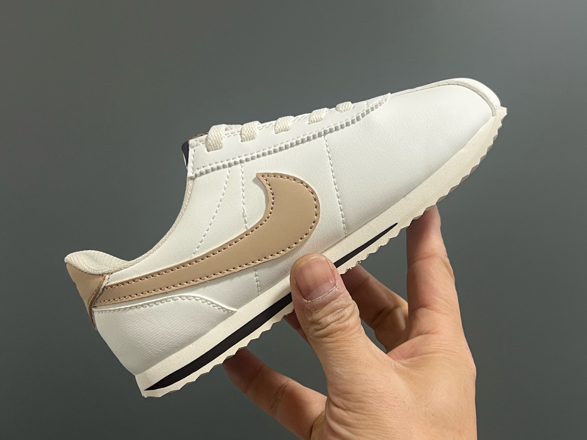 图片[6]-阿甘经典魔术贴大小童儿童运动鞋 尺码：22-37码 经典阿甘子弹头系列🆕 优质皮料，质感满满💯 大小童匠心打造❤️ 魔术贴设计，穿脱超方便✌🏻-选品中心