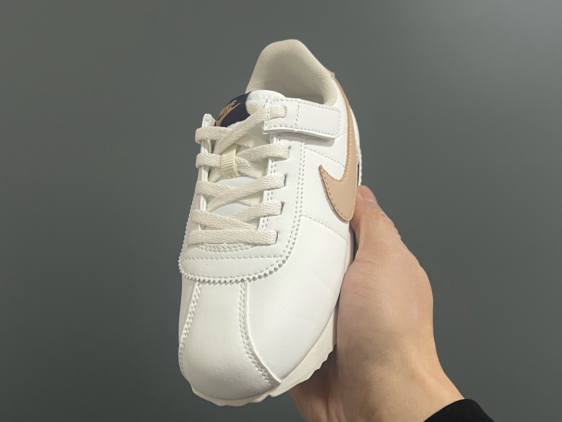 图片[3]-阿甘经典魔术贴大小童儿童运动鞋 尺码：22-37码 经典阿甘子弹头系列🆕 优质皮料，质感满满💯 大小童匠心打造❤️ 魔术贴设计，穿脱超方便✌🏻-选品中心