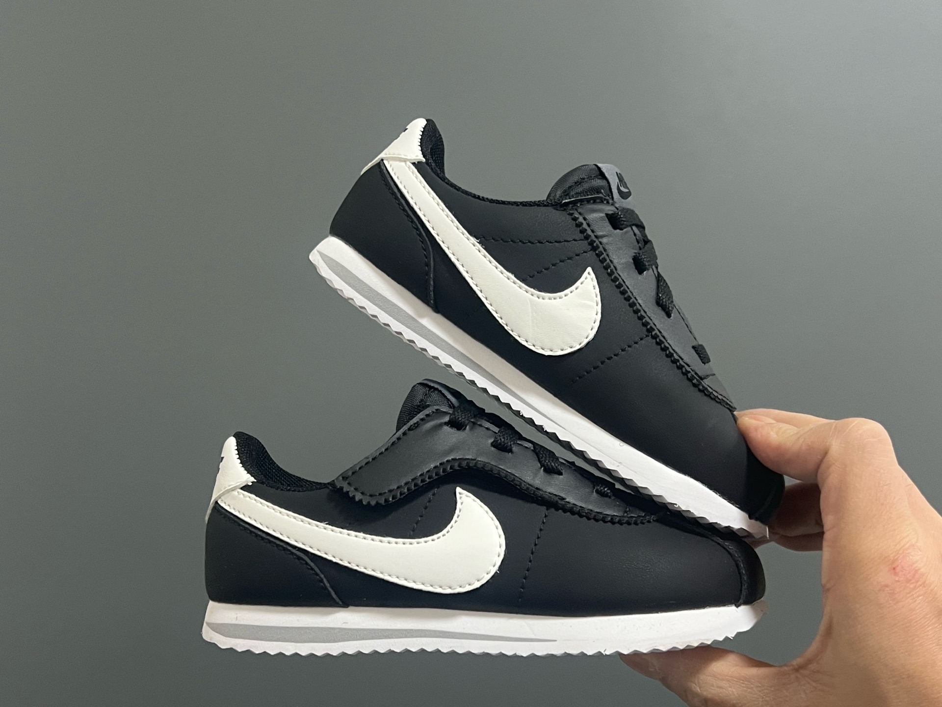 图片[9]-阿甘经典魔术贴大小童儿童运动鞋 尺码：22-37码 经典阿甘子弹头系列🆕 优质皮料，质感满满💯 大小童匠心打造❤️ 魔术贴设计，穿脱超方便✌🏻-选品中心