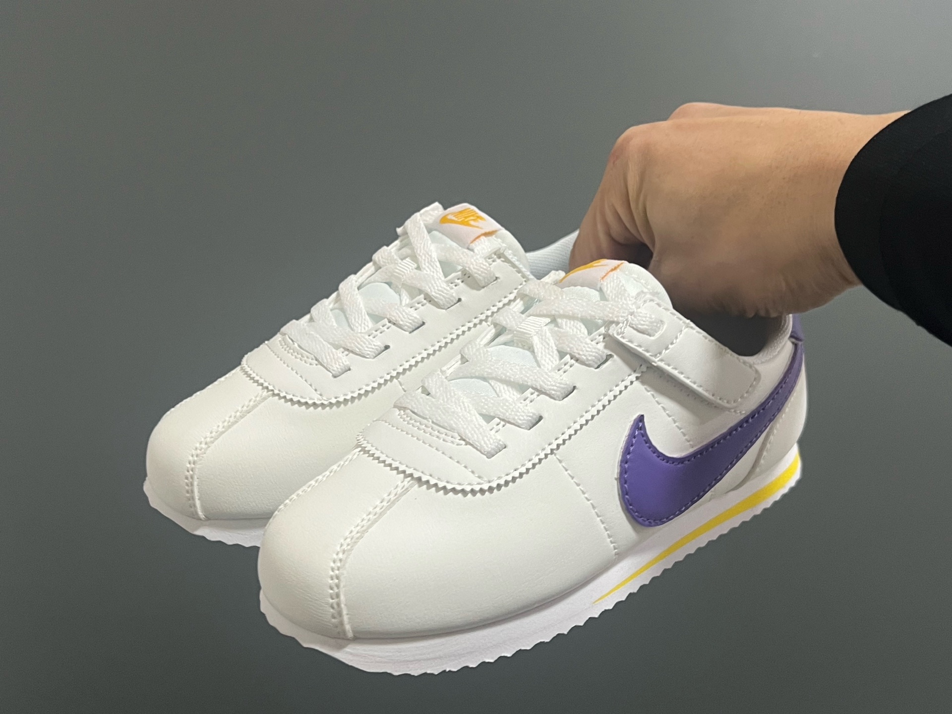 图片[2]-阿甘经典魔术贴大小童儿童运动鞋 尺码：22-37码 经典阿甘子弹头系列🆕 优质皮料，质感满满💯 大小童匠心打造❤️ 魔术贴设计，穿脱超方便✌🏻-选品中心