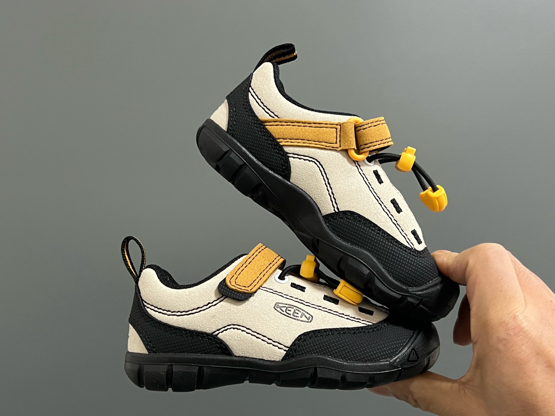 图片[9]-KEEN 新配色户外儿童登山鞋 尺码：24-37码 祖国版YYDS‼️ 新配色好好看😍 优质麂皮面料，轻微防水💧 魔术贴➕松紧带设计，穿脱方便✔️ 橡胶耐磨防滑大底，脚感超赞👍🏻-选品中心