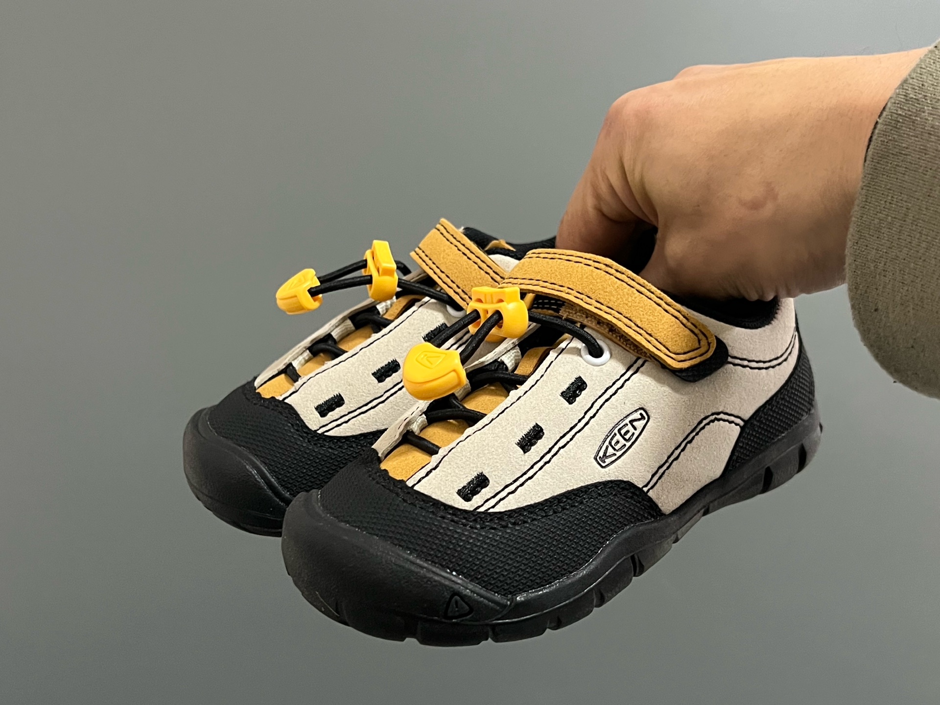 图片[2]-KEEN 新配色户外儿童登山鞋 尺码：24-37码 祖国版YYDS‼️ 新配色好好看😍 优质麂皮面料，轻微防水💧 魔术贴➕松紧带设计，穿脱方便✔️ 橡胶耐磨防滑大底，脚感超赞👍🏻-选品中心