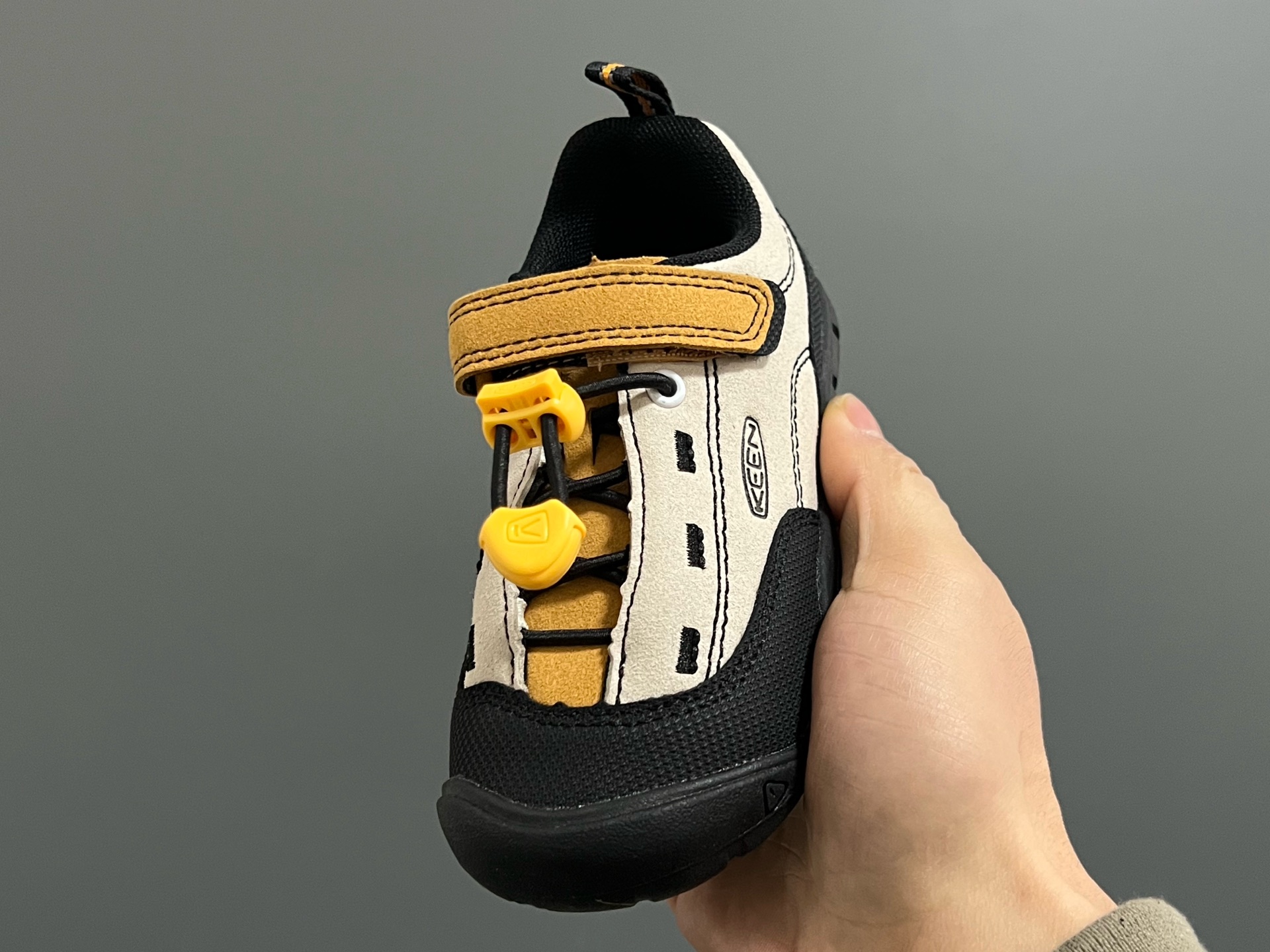 图片[3]-KEEN 新配色户外儿童登山鞋 尺码：24-37码 祖国版YYDS‼️ 新配色好好看😍 优质麂皮面料，轻微防水💧 魔术贴➕松紧带设计，穿脱方便✔️ 橡胶耐磨防滑大底，脚感超赞👍🏻-选品中心