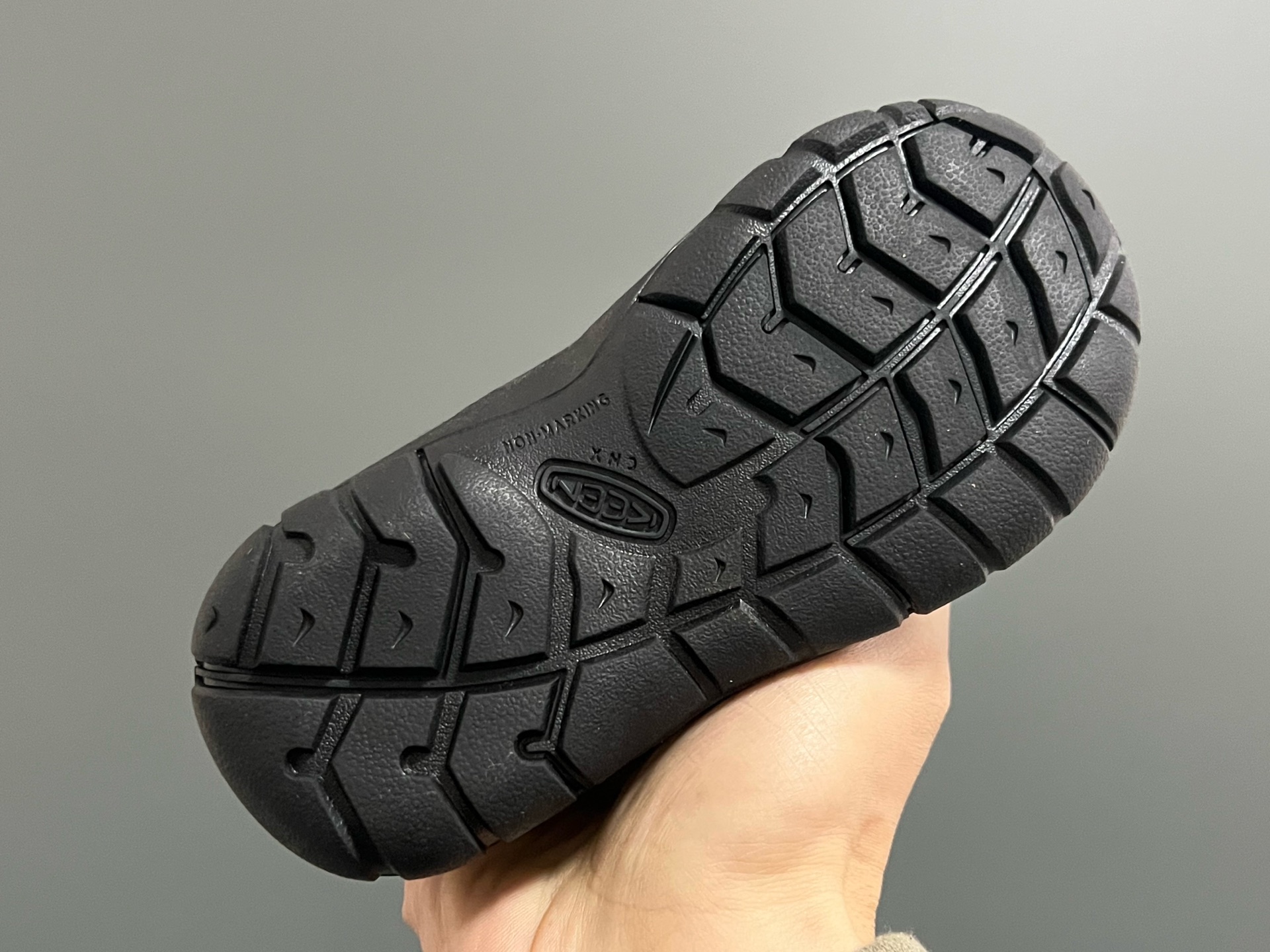 图片[5]-KEEN 新配色户外儿童登山鞋 尺码：24-37码 祖国版YYDS‼️ 新配色好好看😍 优质麂皮面料，轻微防水💧 魔术贴➕松紧带设计，穿脱方便✔️ 橡胶耐磨防滑大底，脚感超赞👍🏻-选品中心