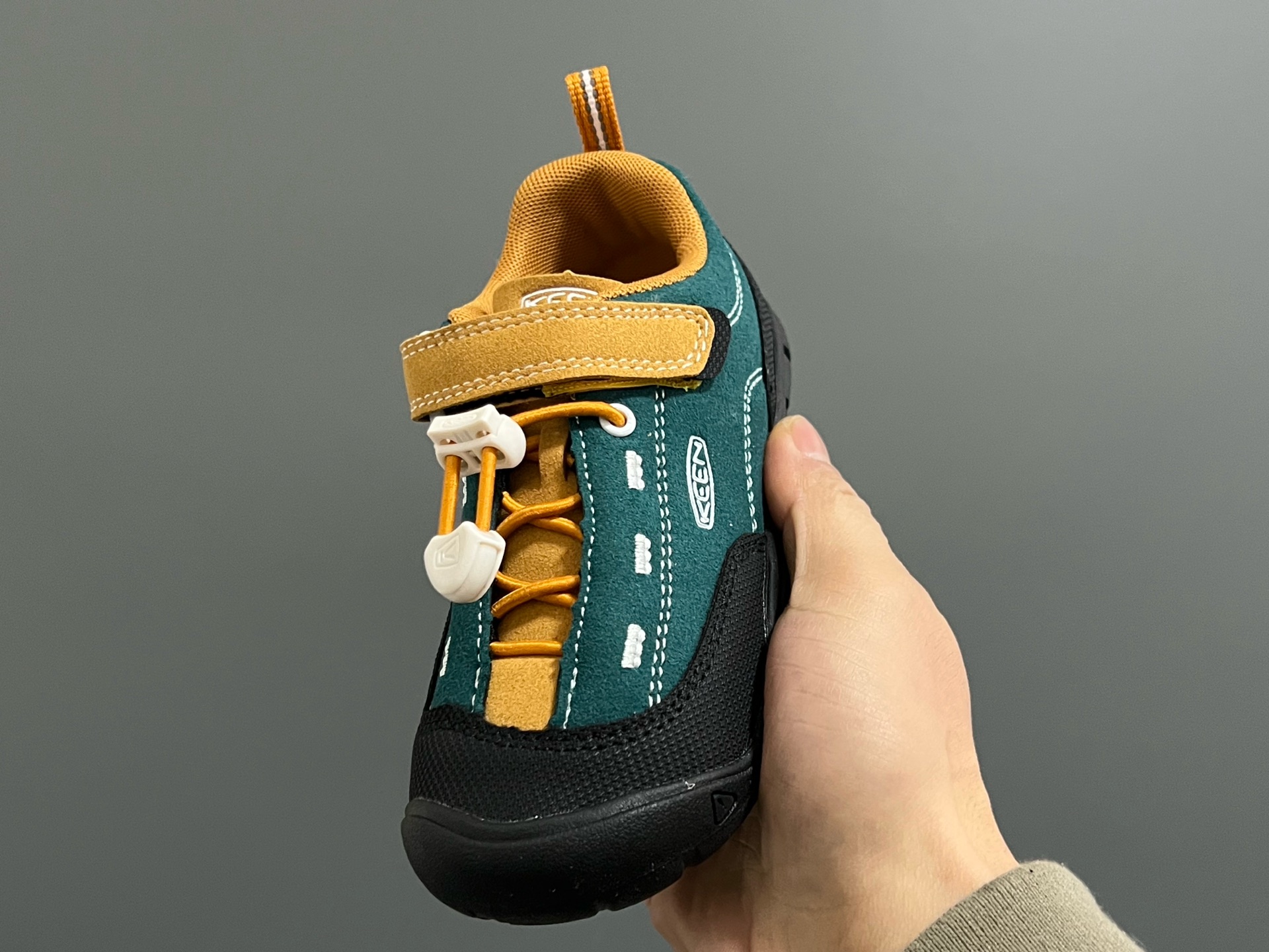 图片[3]-KEEN 新配色户外儿童登山鞋 尺码：24-37码 祖国版YYDS‼️ 新配色好好看😍 优质麂皮面料，轻微防水💧 魔术贴➕松紧带设计，穿脱方便✔️ 橡胶耐磨防滑大底，脚感超赞👍🏻-选品中心