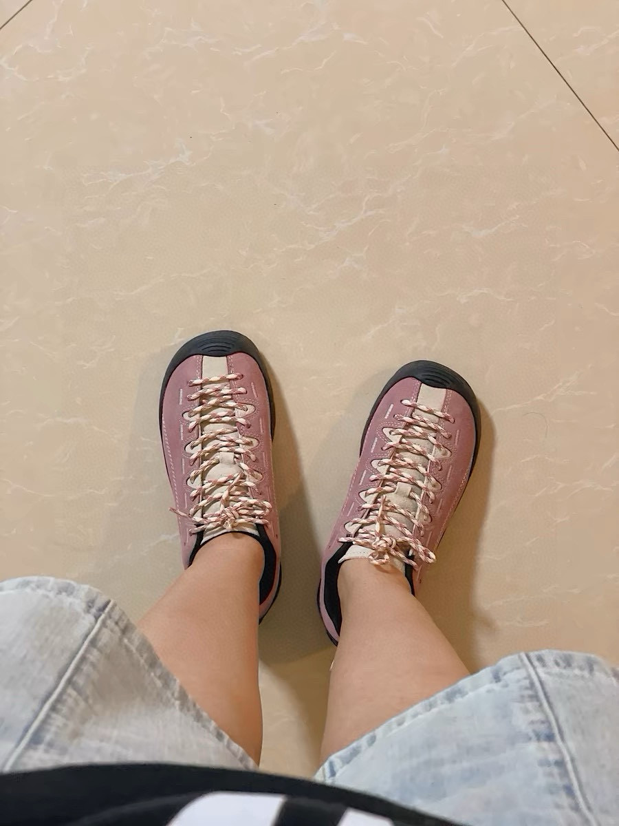 图片[9]-成人放 KEEN潮牌一代情侣户外山系徒步登山运动鞋 户外大佬出品🔥 优质麂皮面料，防水材质✌🏻 橡胶耐磨防滑大底，脚感超赞👍🏻 丑萌丑萌的超可爱😍 尺码：35 36 37 38 39 40 41 42 43 44 45（四色女码）-选品中心