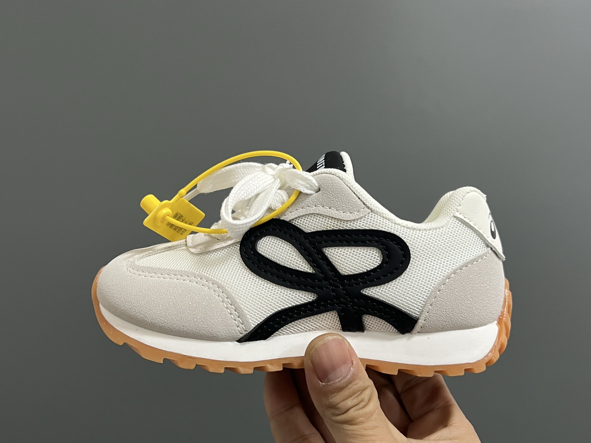 High-quality Leather Sneakers for Kids: Retro Style, Classic, and Stylish! - 图片 4