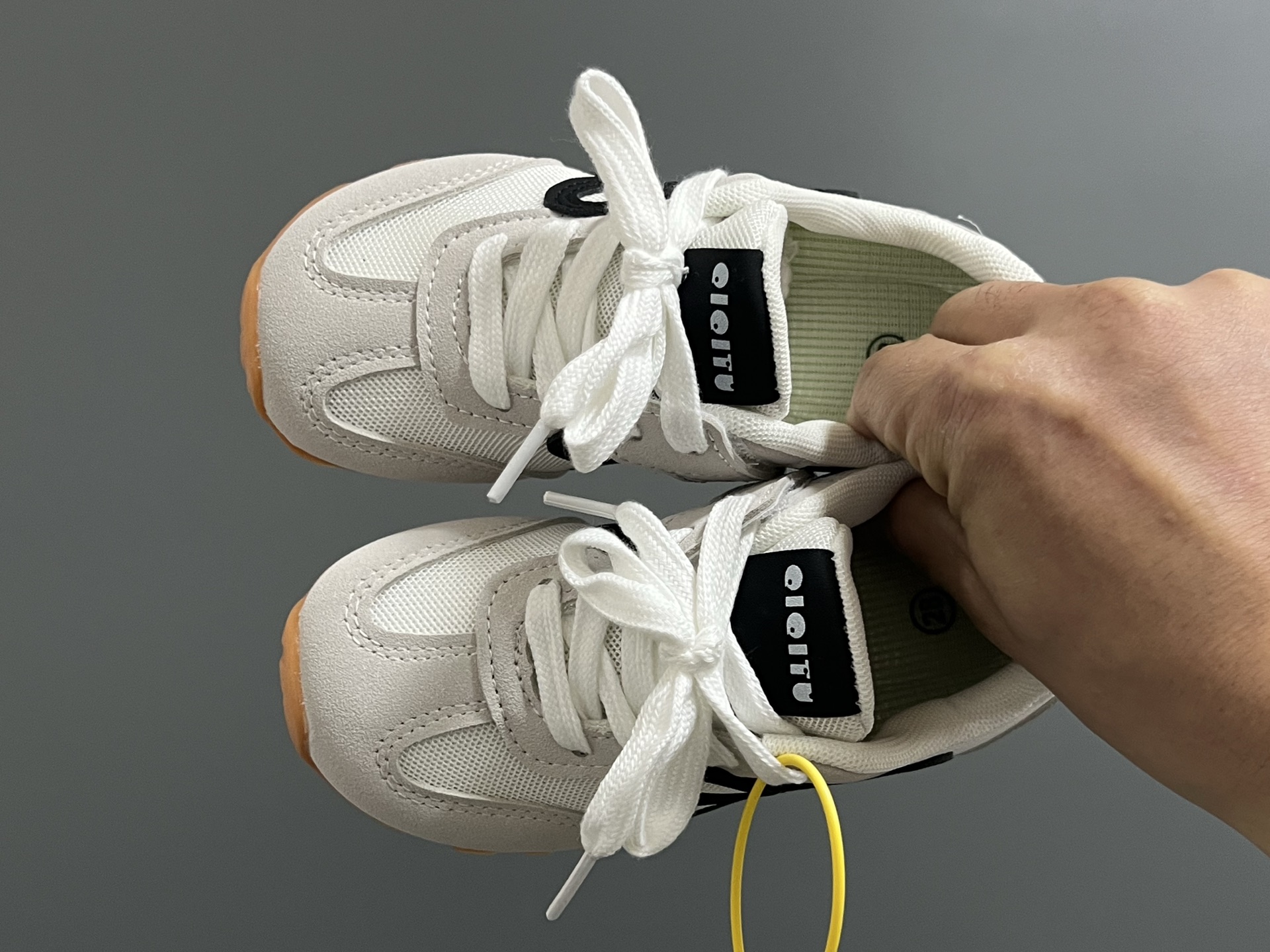 High-quality Leather Sneakers for Kids: Retro Style, Classic, and Stylish!