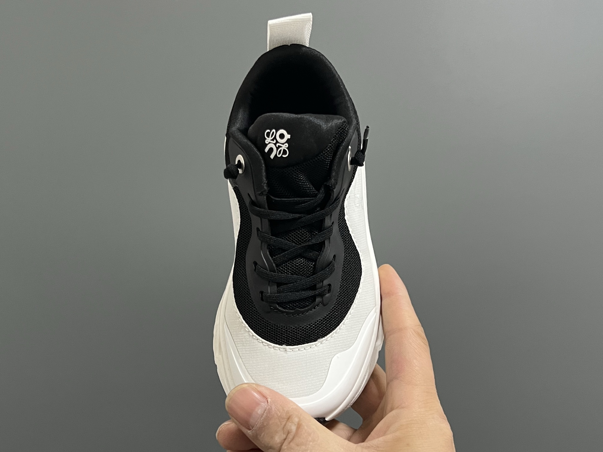 图片[6]-开学价‼️‼️‼️ 昂跑LOEWE X ON联名儿童松紧带运动鞋 尺码：28-37码 小众品牌昂跑系列🆕 罗意威潮牌联名，真的太心动了💓 独创的透气超轻大底，脚感超赞👍🏻 松紧带设计，穿脱超方便✌🏻-选品中心