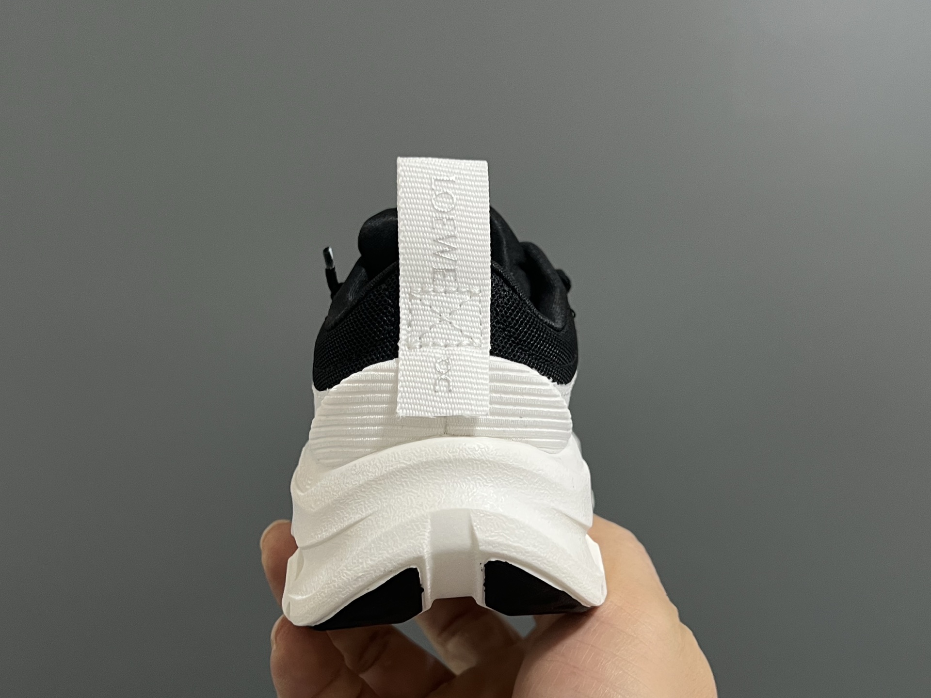 图片[8]-开学价‼️‼️‼️ 昂跑LOEWE X ON联名儿童松紧带运动鞋 尺码：28-37码 小众品牌昂跑系列🆕 罗意威潮牌联名，真的太心动了💓 独创的透气超轻大底，脚感超赞👍🏻 松紧带设计，穿脱超方便✌🏻-选品中心