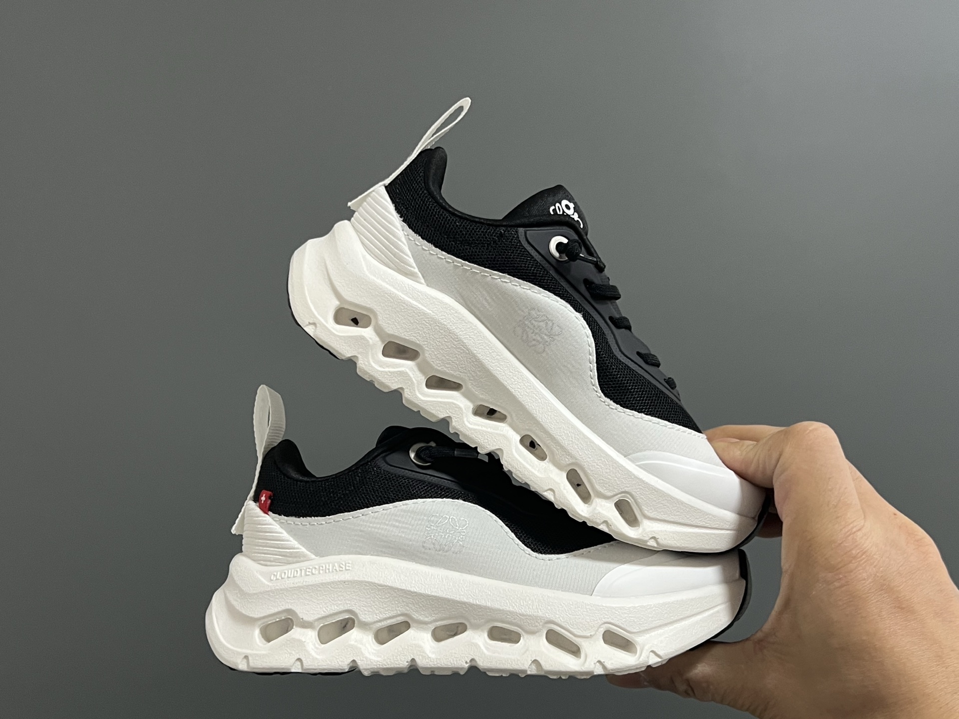 图片[9]-开学价‼️‼️‼️ 昂跑LOEWE X ON联名儿童松紧带运动鞋 尺码：28-37码 小众品牌昂跑系列🆕 罗意威潮牌联名，真的太心动了💓 独创的透气超轻大底，脚感超赞👍🏻 松紧带设计，穿脱超方便✌🏻-选品中心