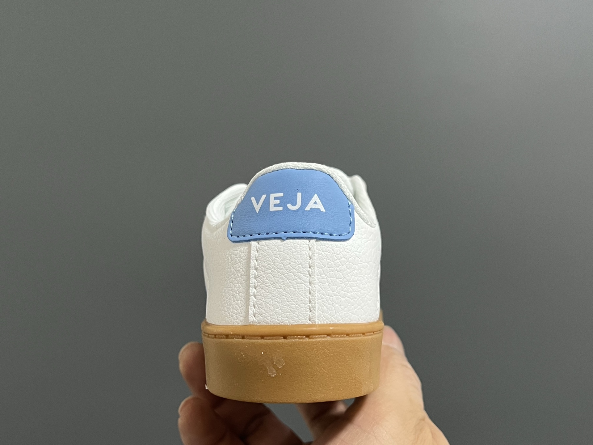 图片[5]-法国VEJA魔术贴儿童板鞋 尺码：28-37码 小众品牌VEJA，作为法国🇫🇷的国民品牌 基本人手一双，经典又百搭❤️ 优质皮料，质感满满💯 双魔术贴设计，穿脱超方便✌🏻 耐磨防滑大底，脚感超赞👍🏻-选品中心