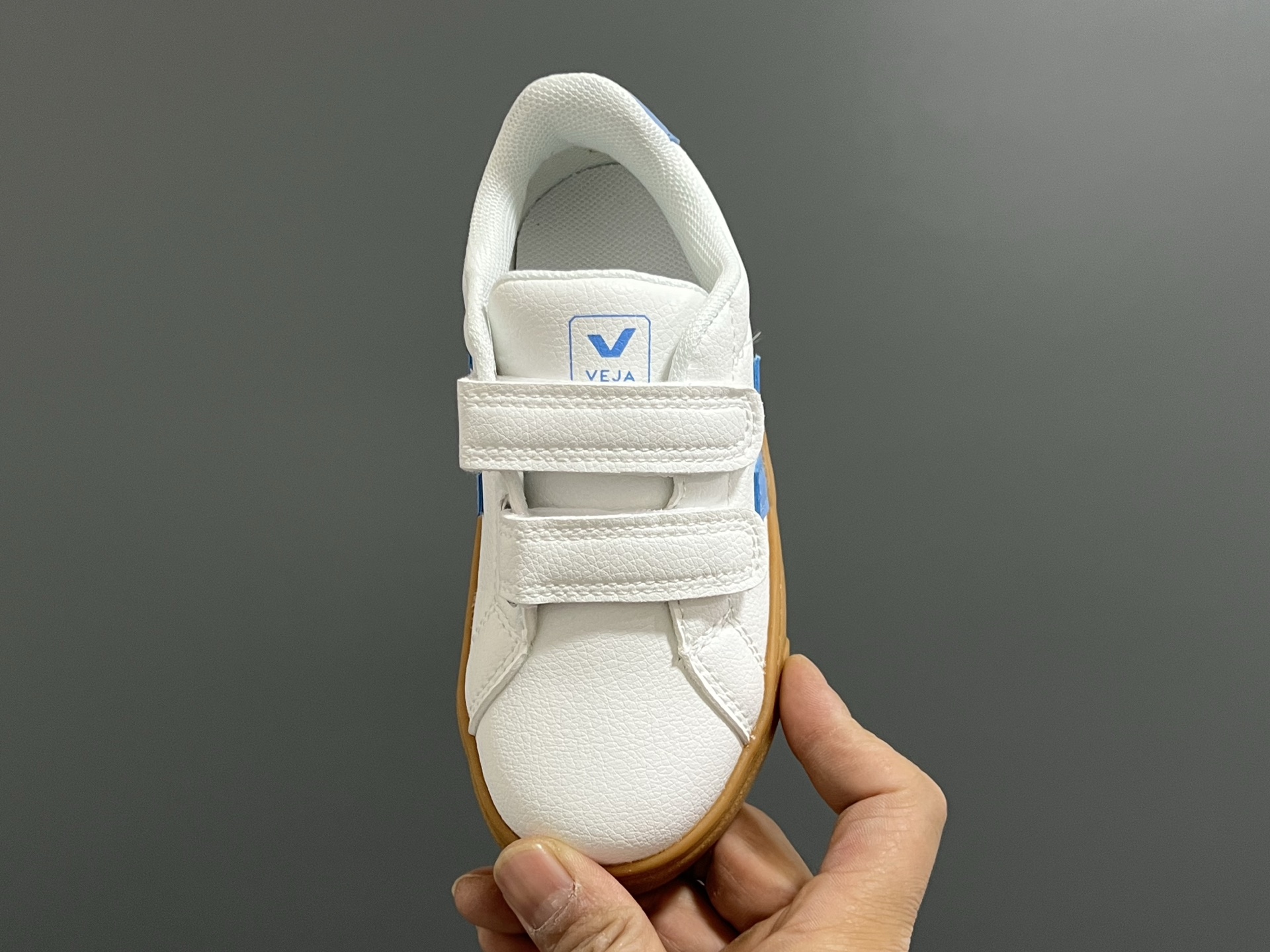 图片[6]-法国VEJA魔术贴儿童板鞋 尺码：28-37码 小众品牌VEJA，作为法国🇫🇷的国民品牌 基本人手一双，经典又百搭❤️ 优质皮料，质感满满💯 双魔术贴设计，穿脱超方便✌🏻 耐磨防滑大底，脚感超赞👍🏻-选品中心