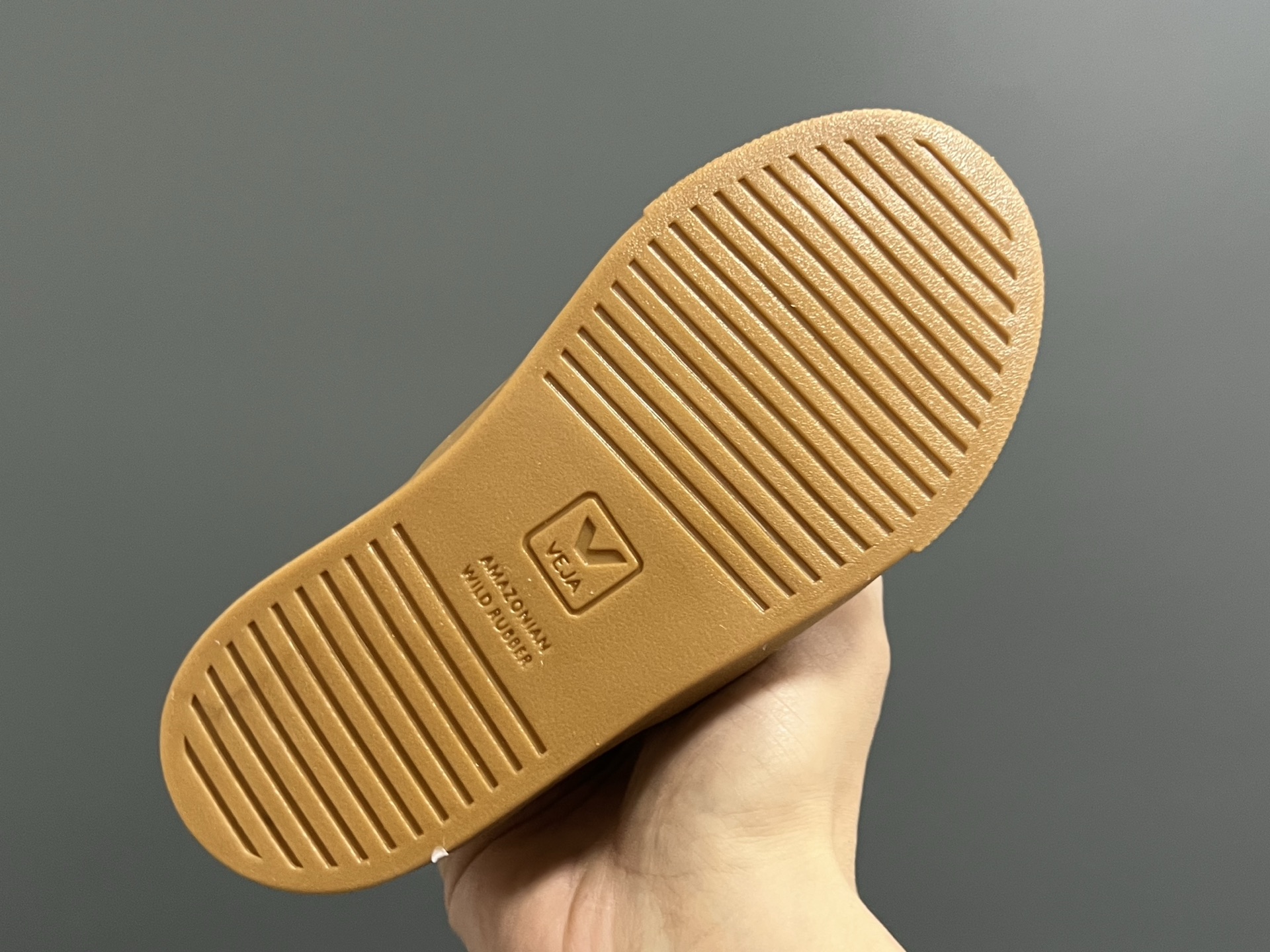 图片[8]-法国VEJA魔术贴儿童板鞋 尺码：28-37码 小众品牌VEJA，作为法国🇫🇷的国民品牌 基本人手一双，经典又百搭❤️ 优质皮料，质感满满💯 双魔术贴设计，穿脱超方便✌🏻 耐磨防滑大底，脚感超赞👍🏻-选品中心